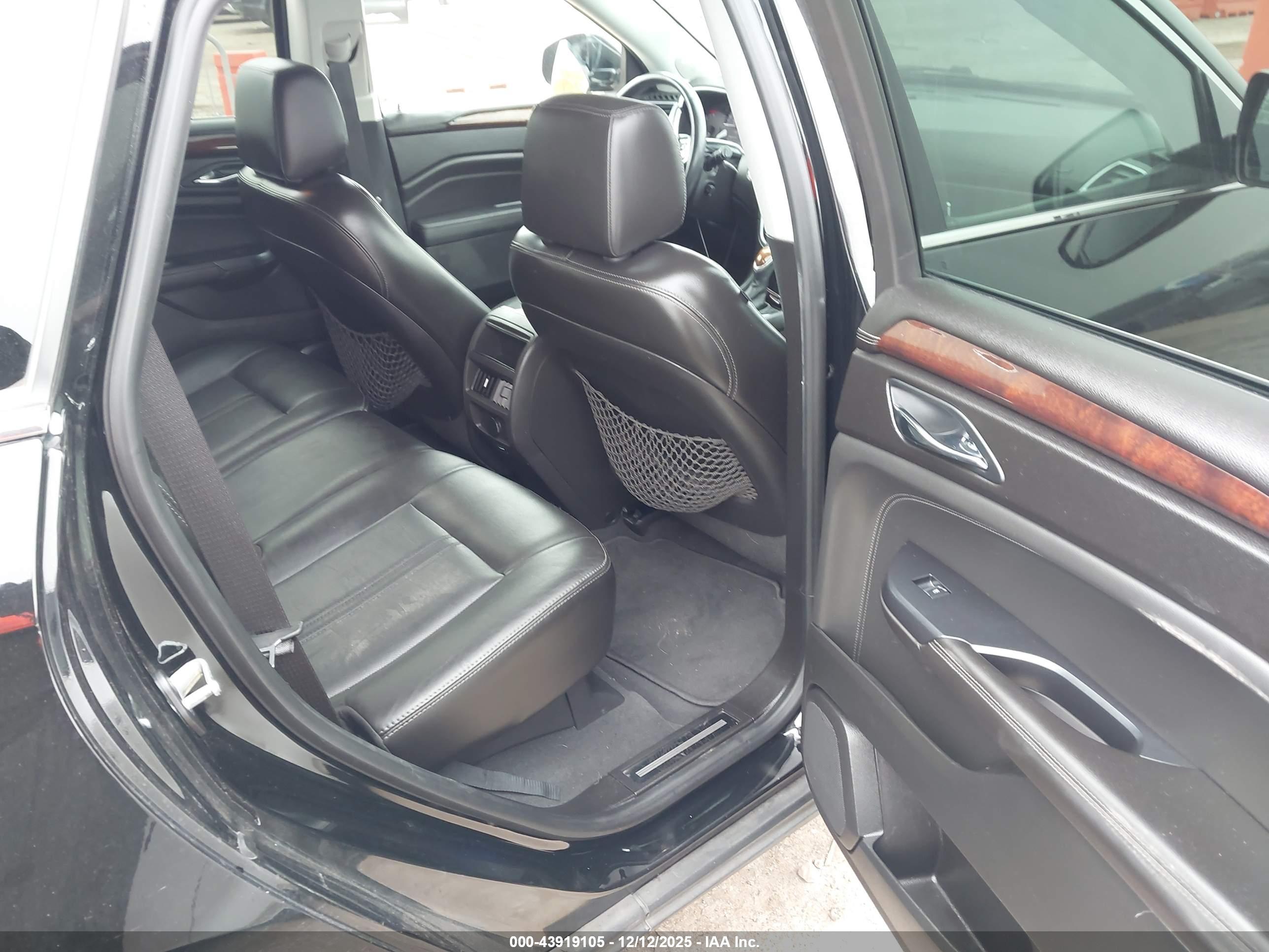 CADILLAC SRX image 8