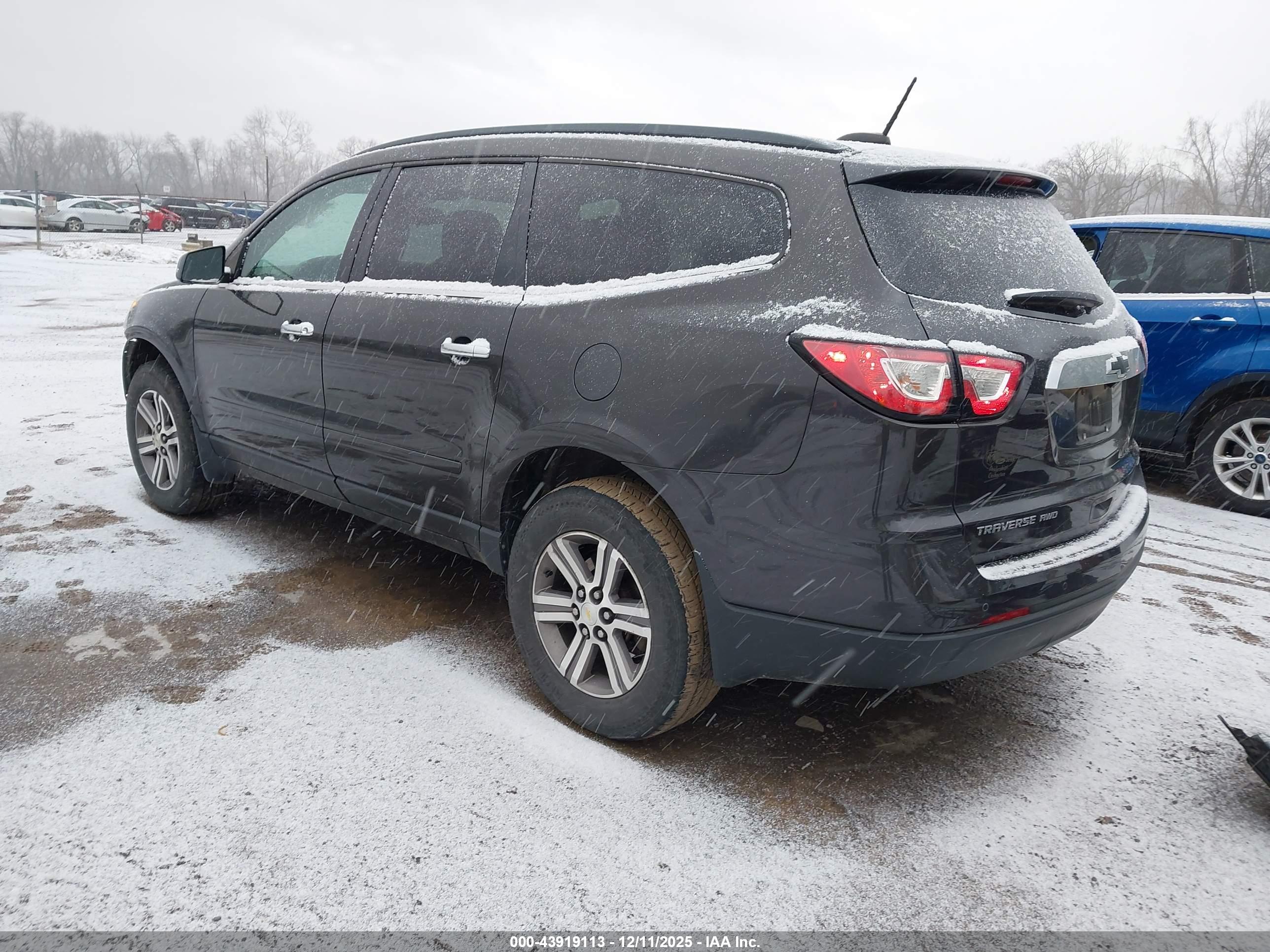 CHEVROLET TRAVERSE image 3