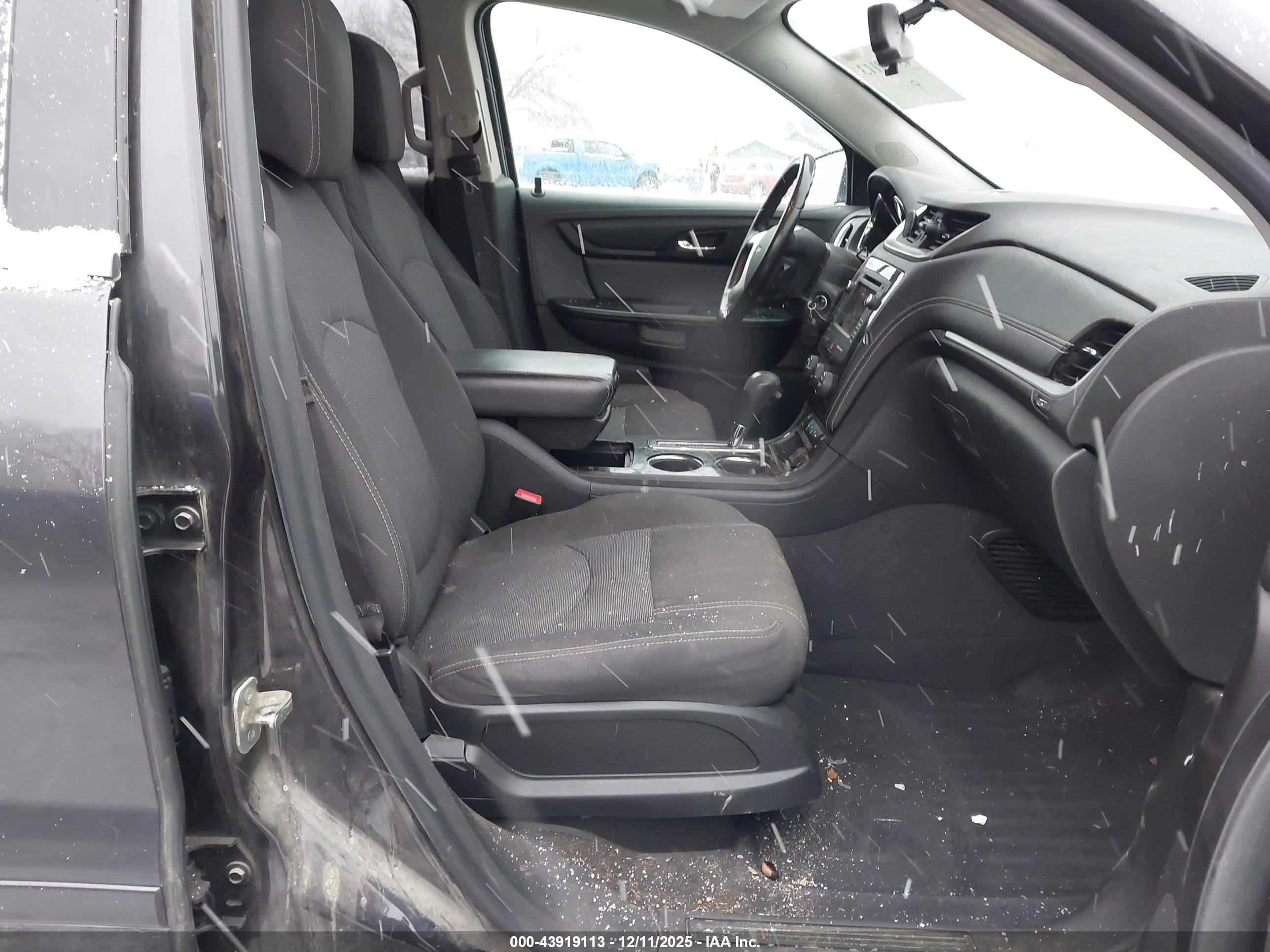 CHEVROLET TRAVERSE image 5