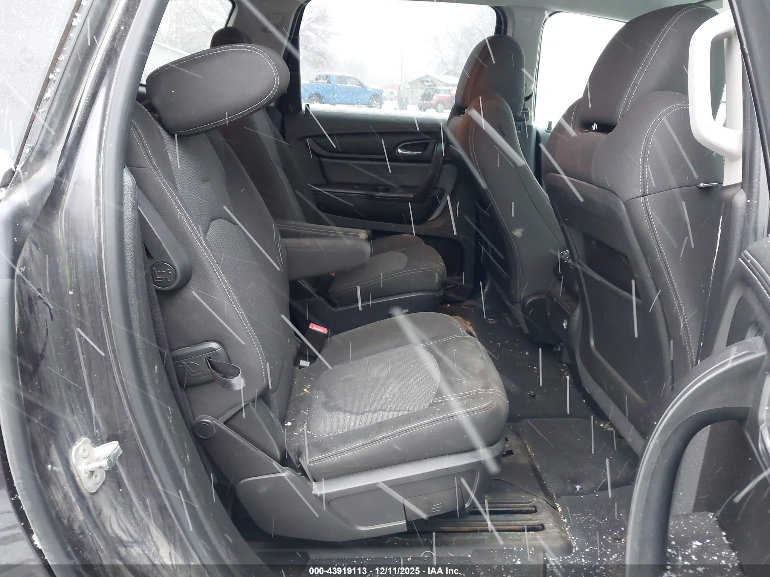 CHEVROLET TRAVERSE image 8