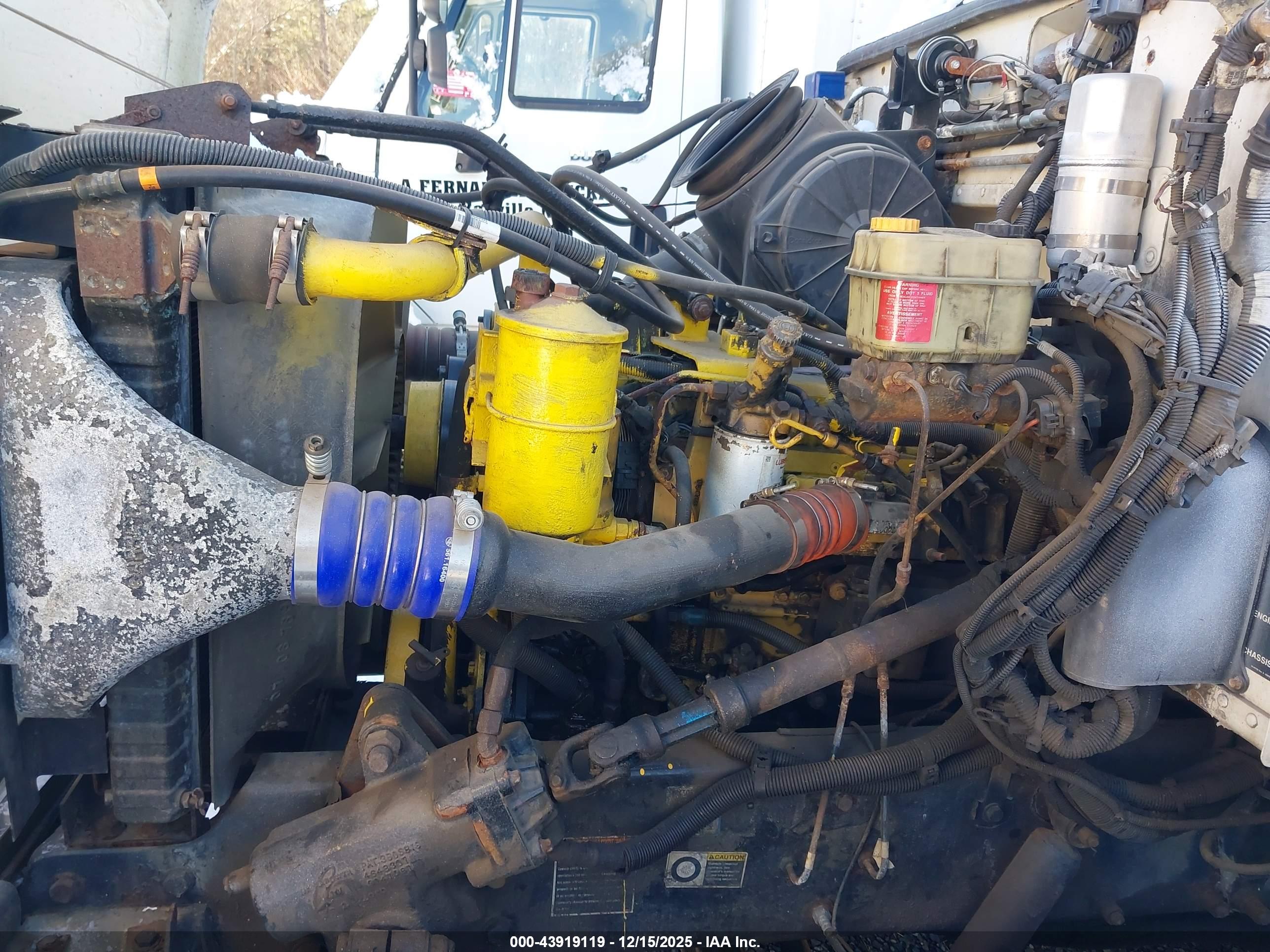 PETERBILT 330 image 10