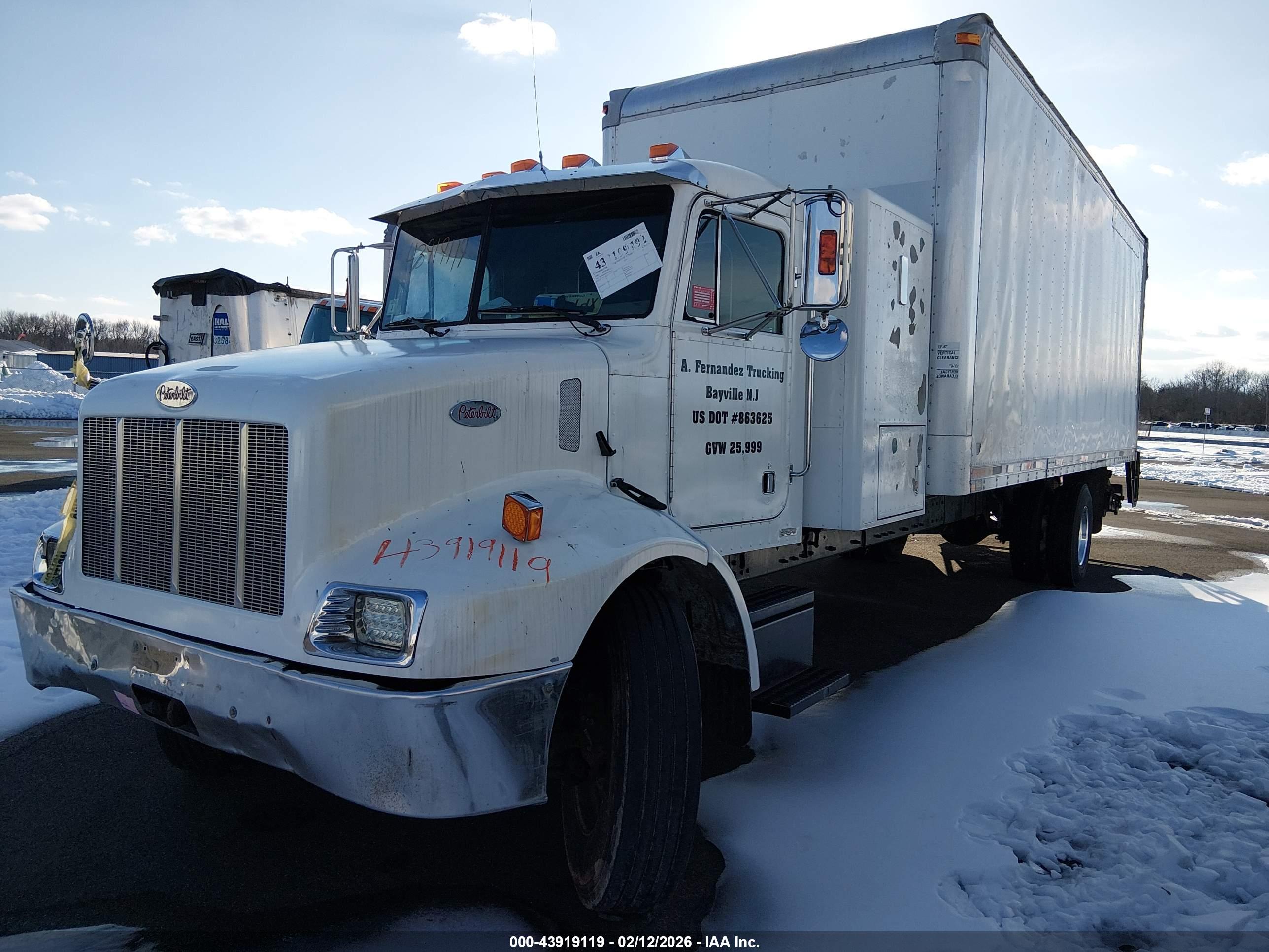 PETERBILT 330 image 2