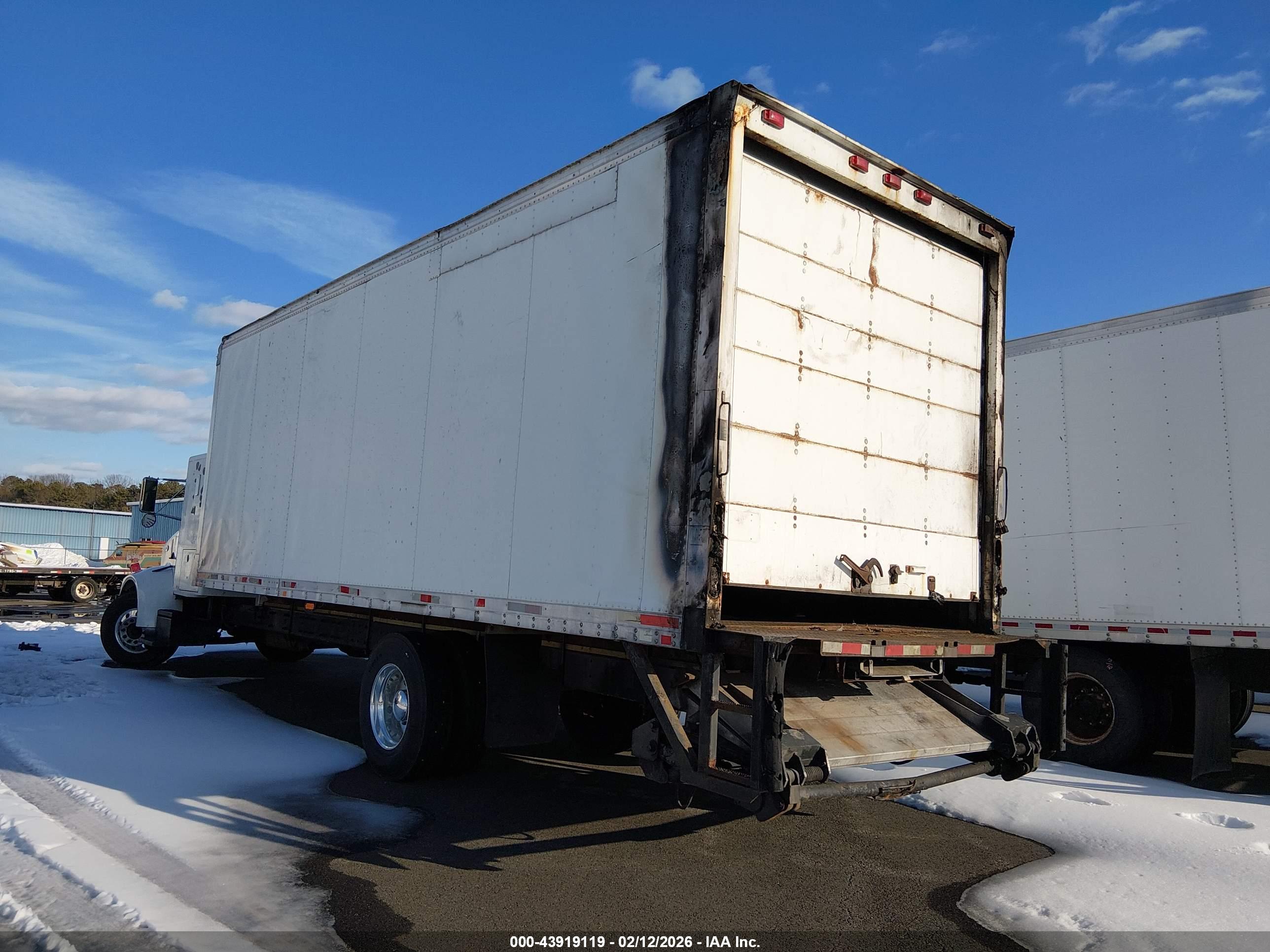 PETERBILT 330 image 4
