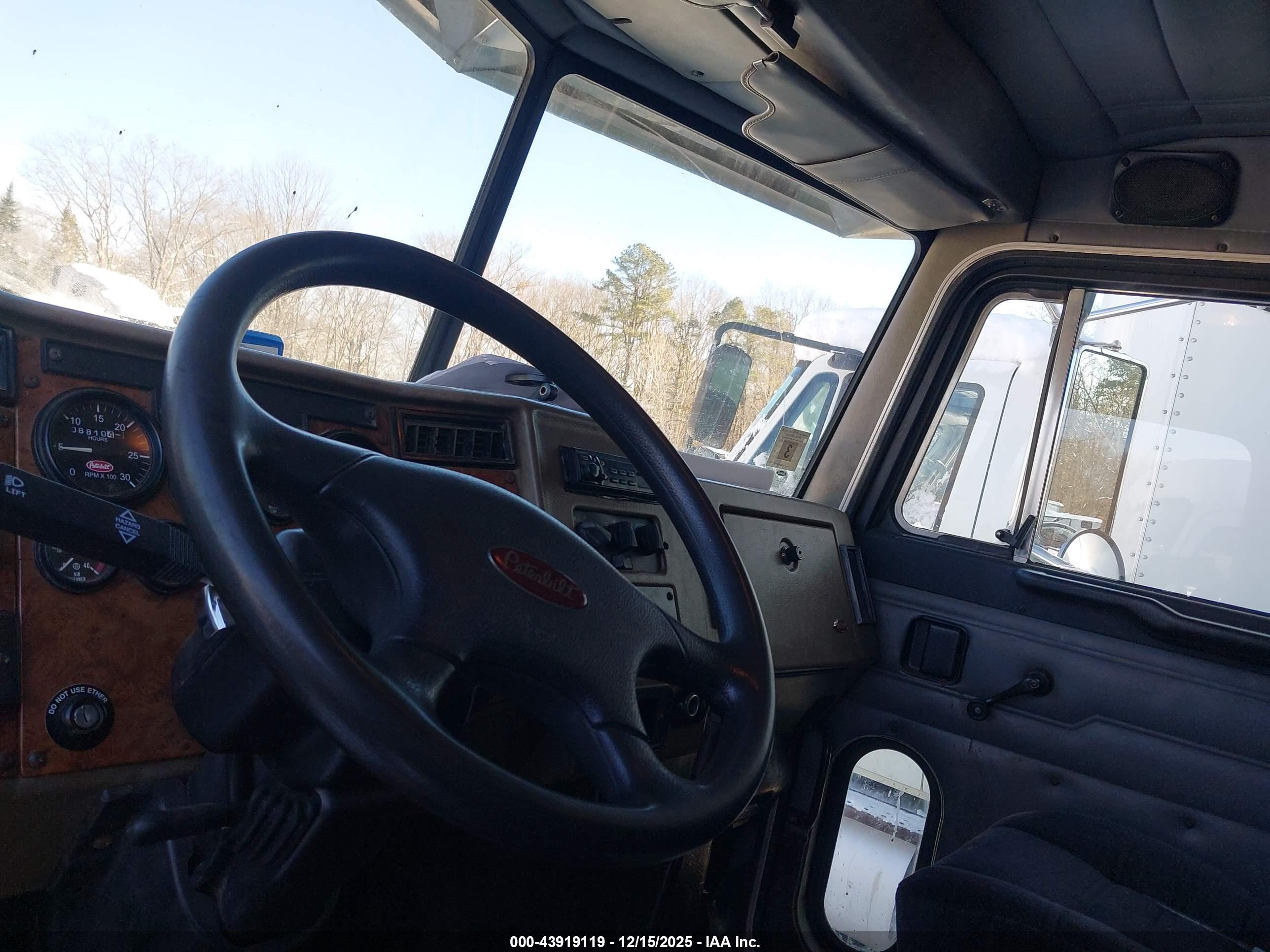 PETERBILT 330 image 5