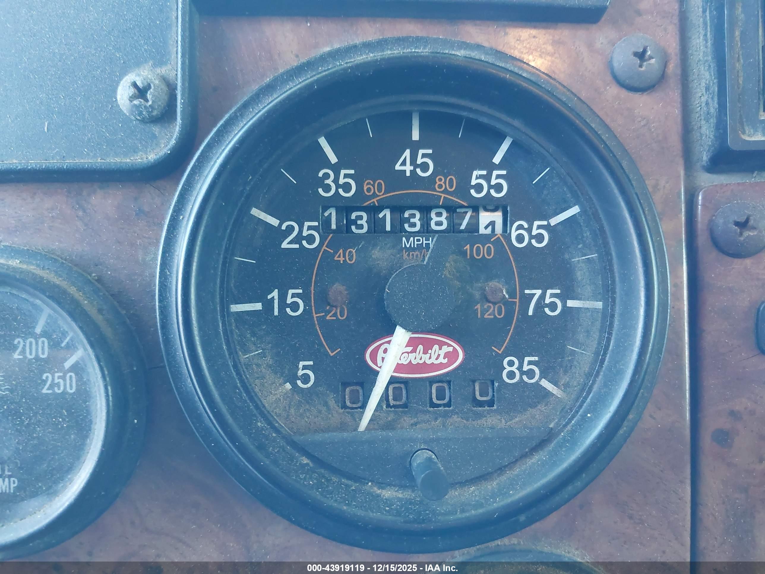 PETERBILT 330 image 6