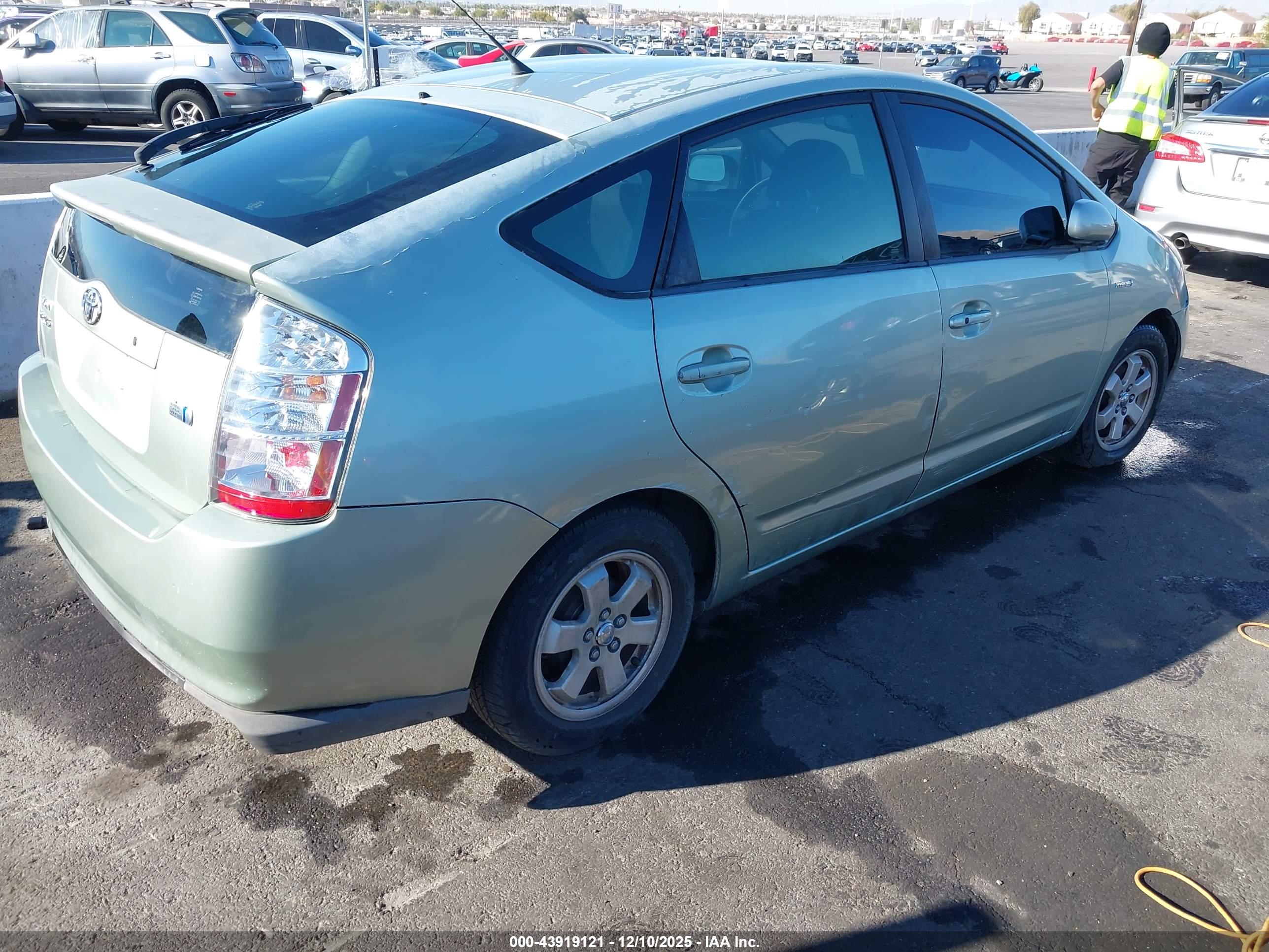 TOYOTA PRIUS image 4
