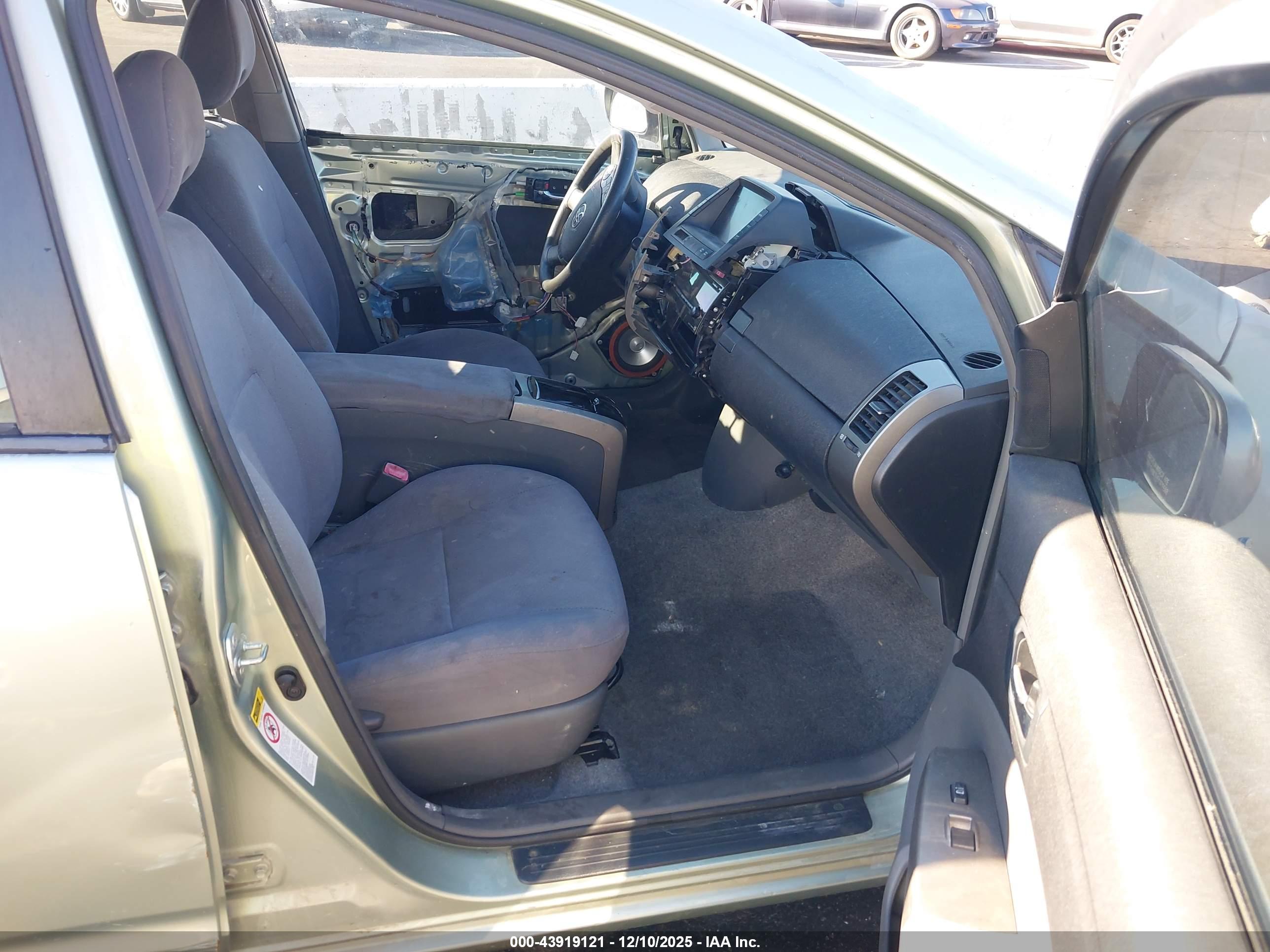 TOYOTA PRIUS image 5