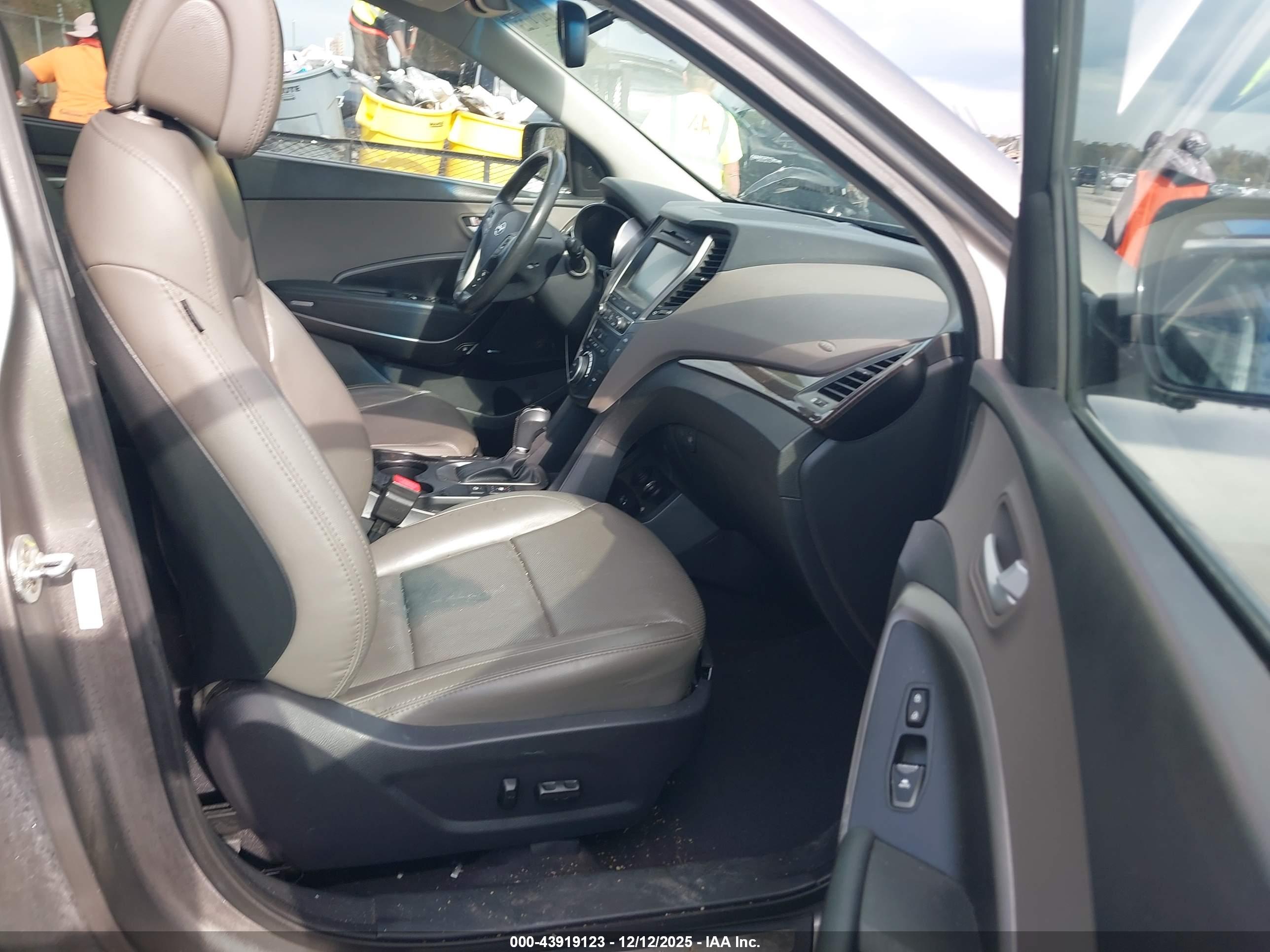 HYUNDAI SANTA image 5