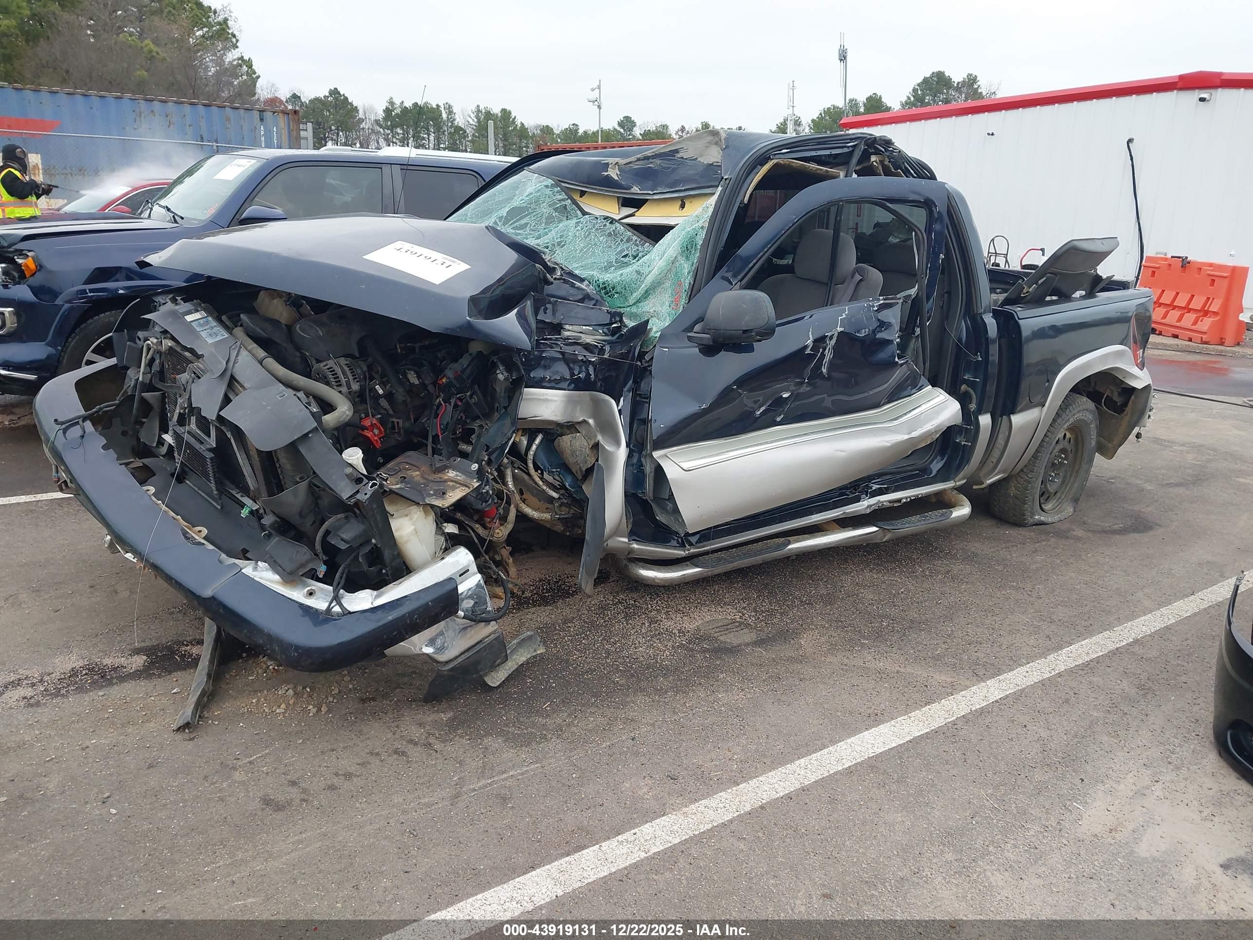 CHEVROLET SILVERADO image 2