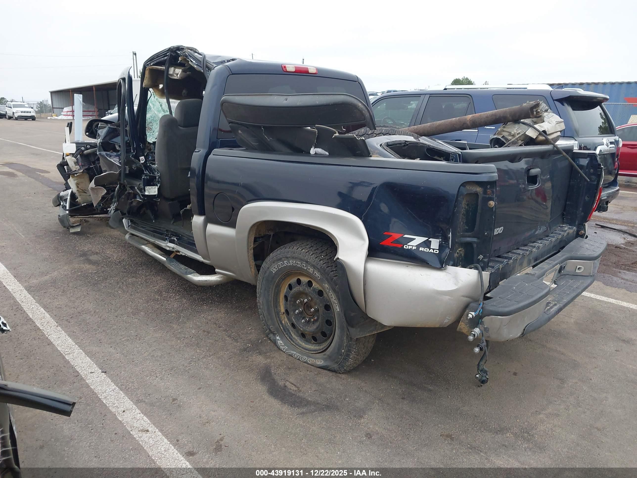 CHEVROLET SILVERADO image 3