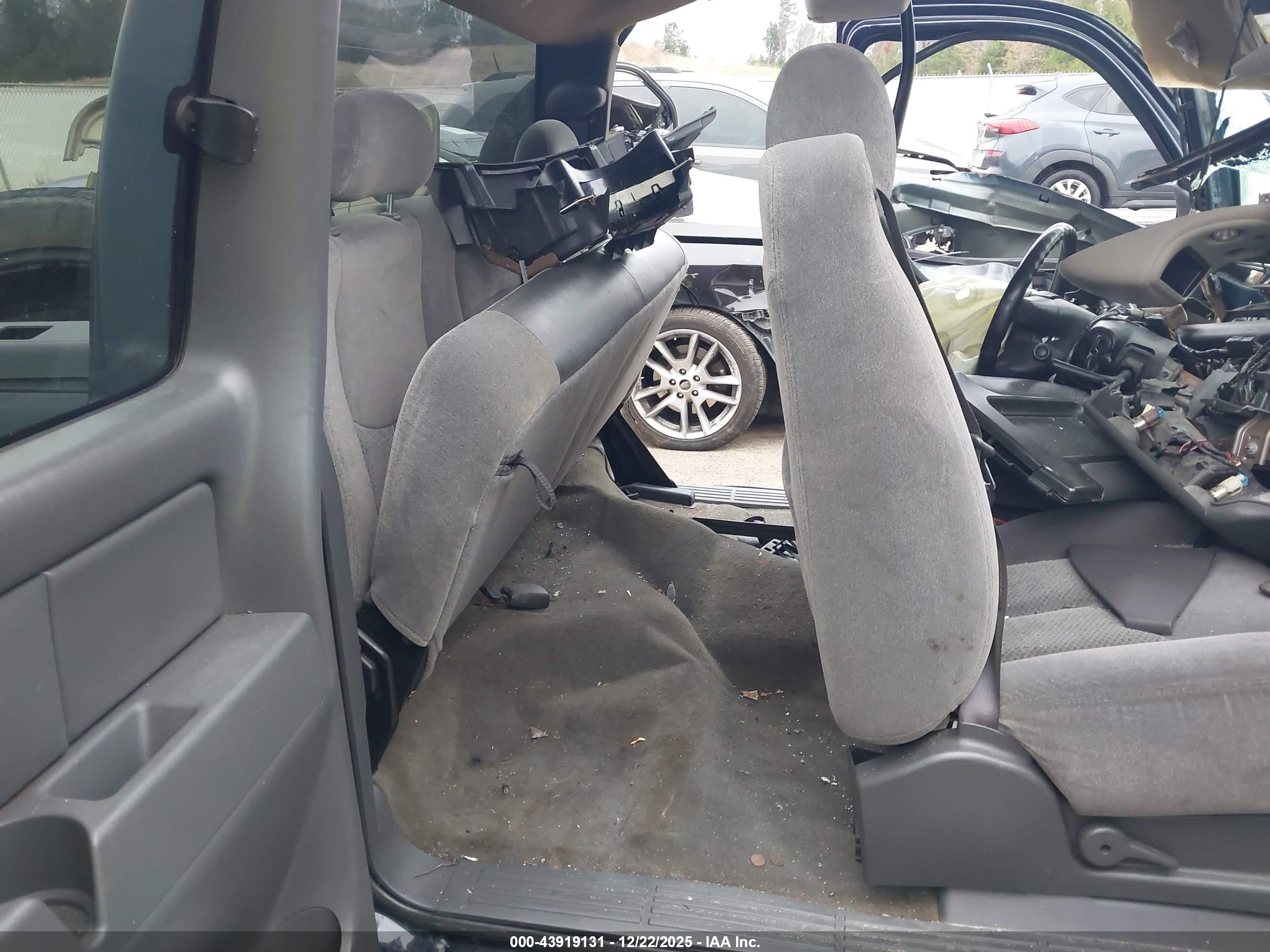 CHEVROLET SILVERADO image 8