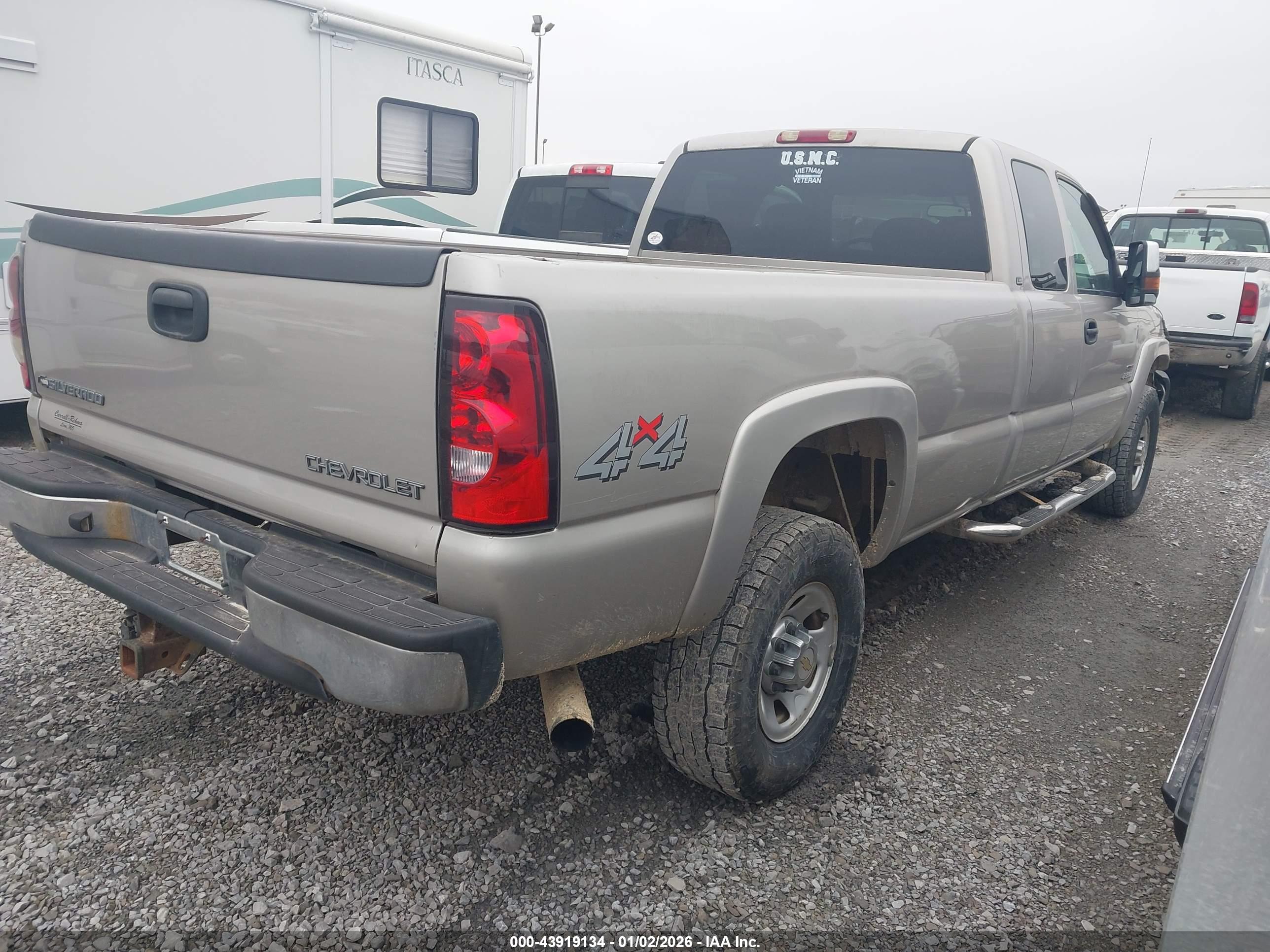 CHEVROLET SILVERADO image 4