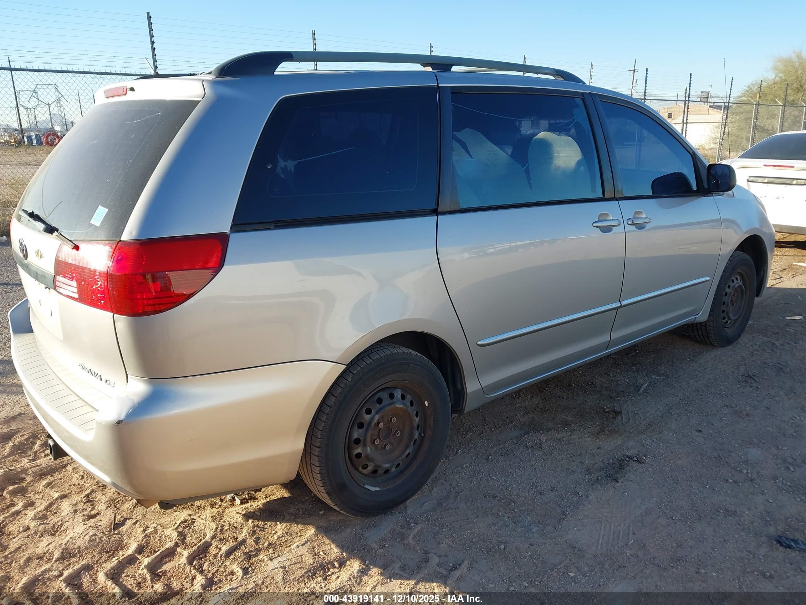 TOYOTA SIENNA image 4
