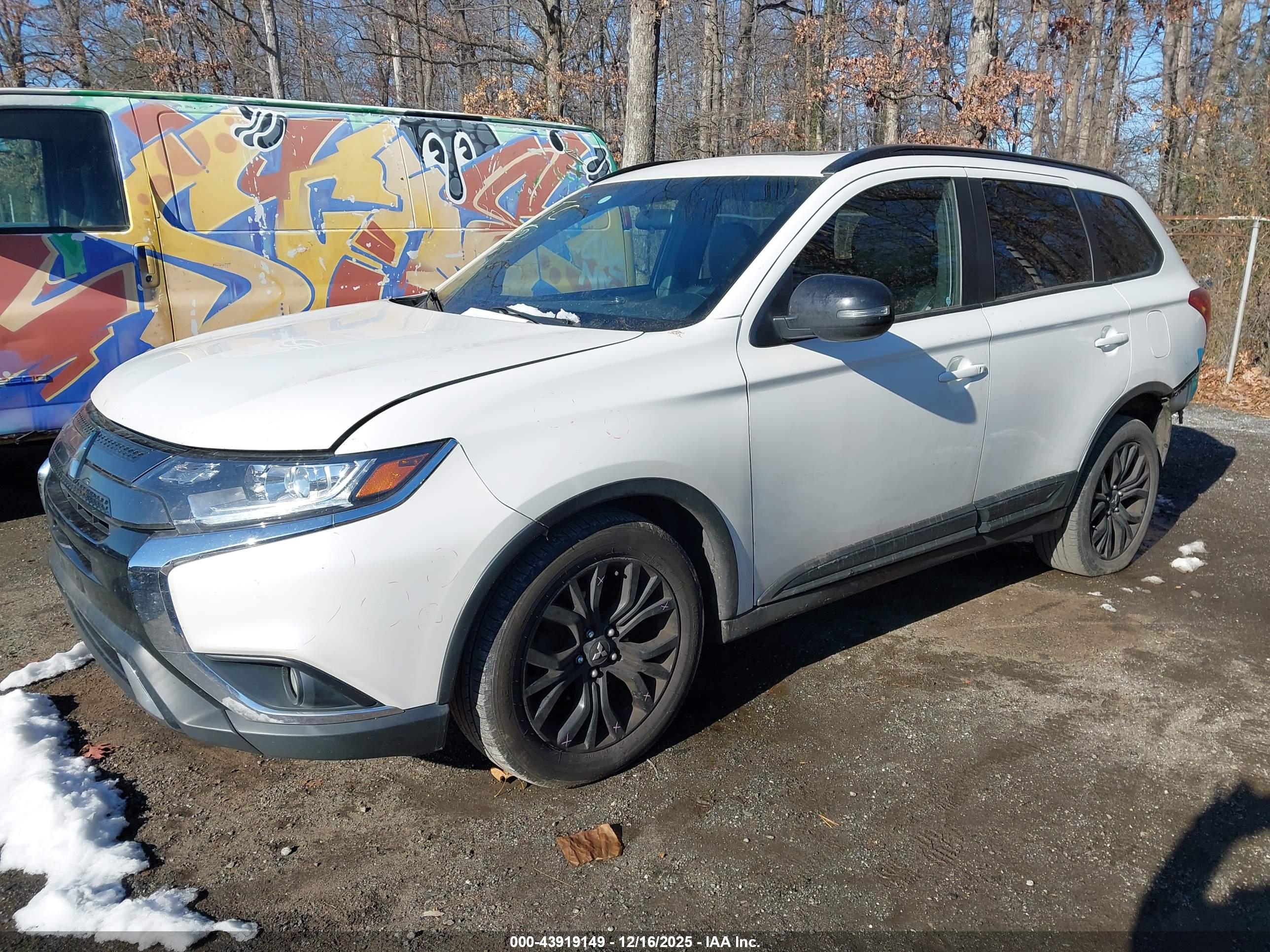 MITSUBISHI OUTLANDER image 2