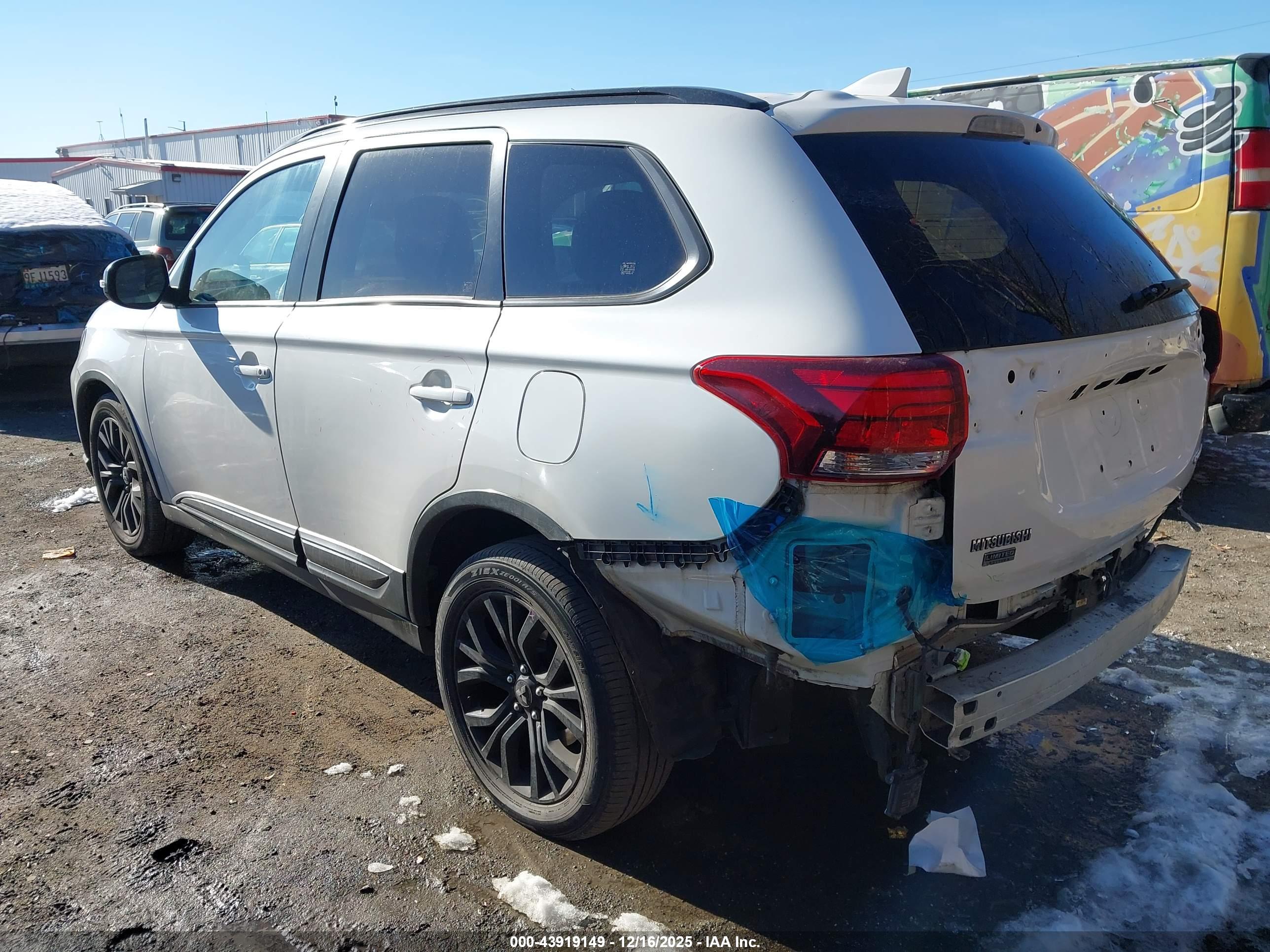 MITSUBISHI OUTLANDER image 3
