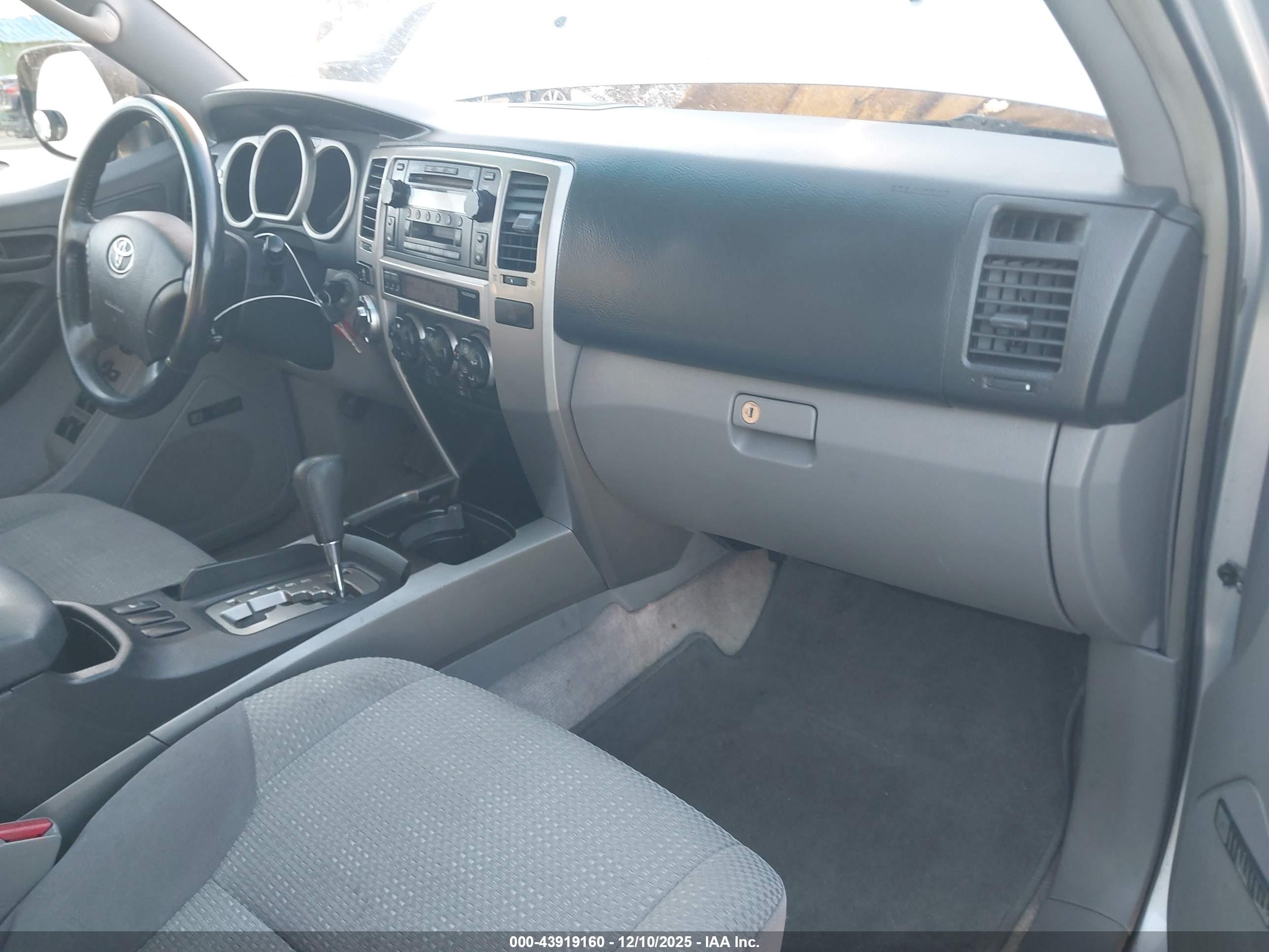 TOYOTA 4RUNNER image 5