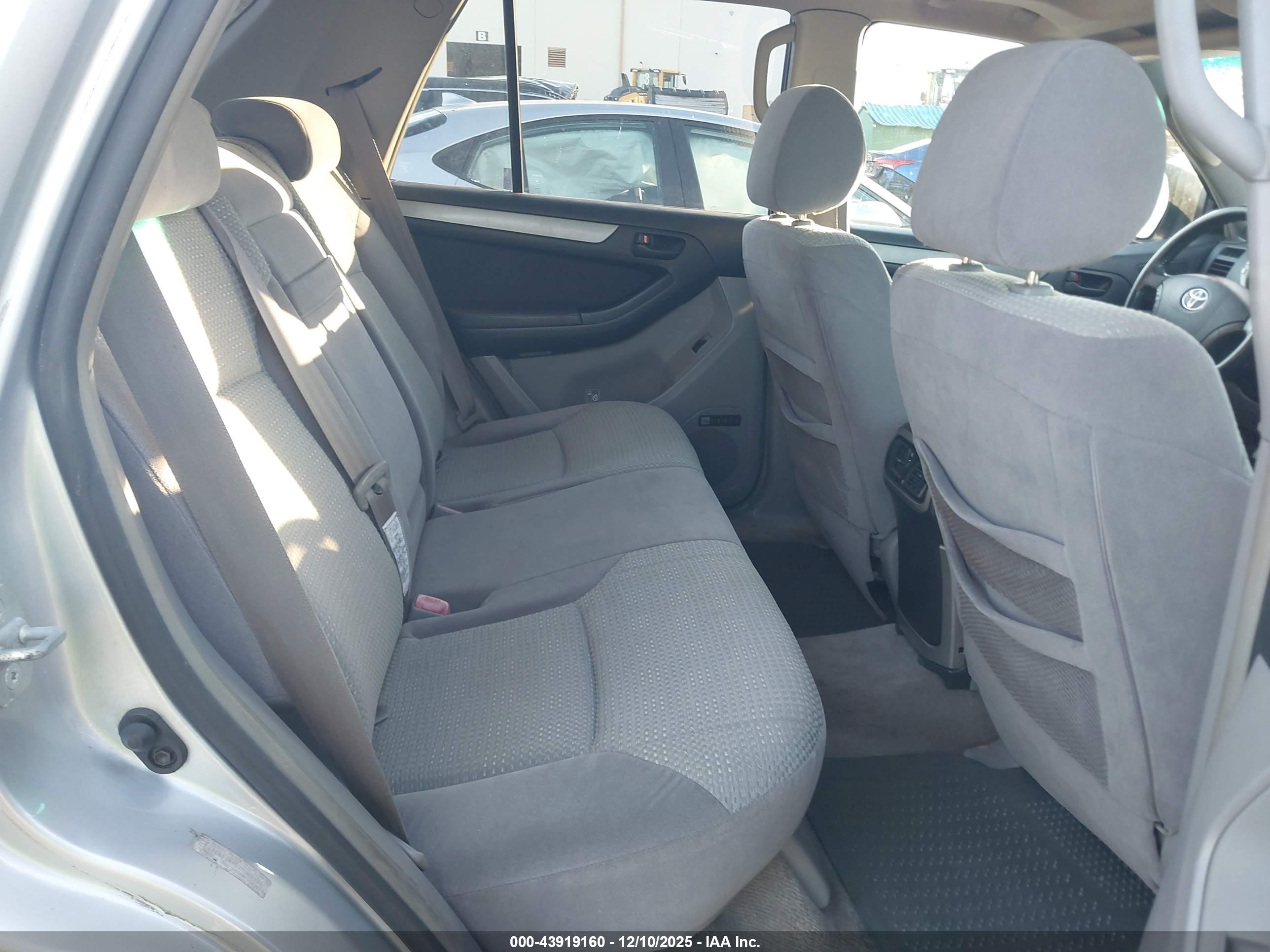 TOYOTA 4RUNNER image 8