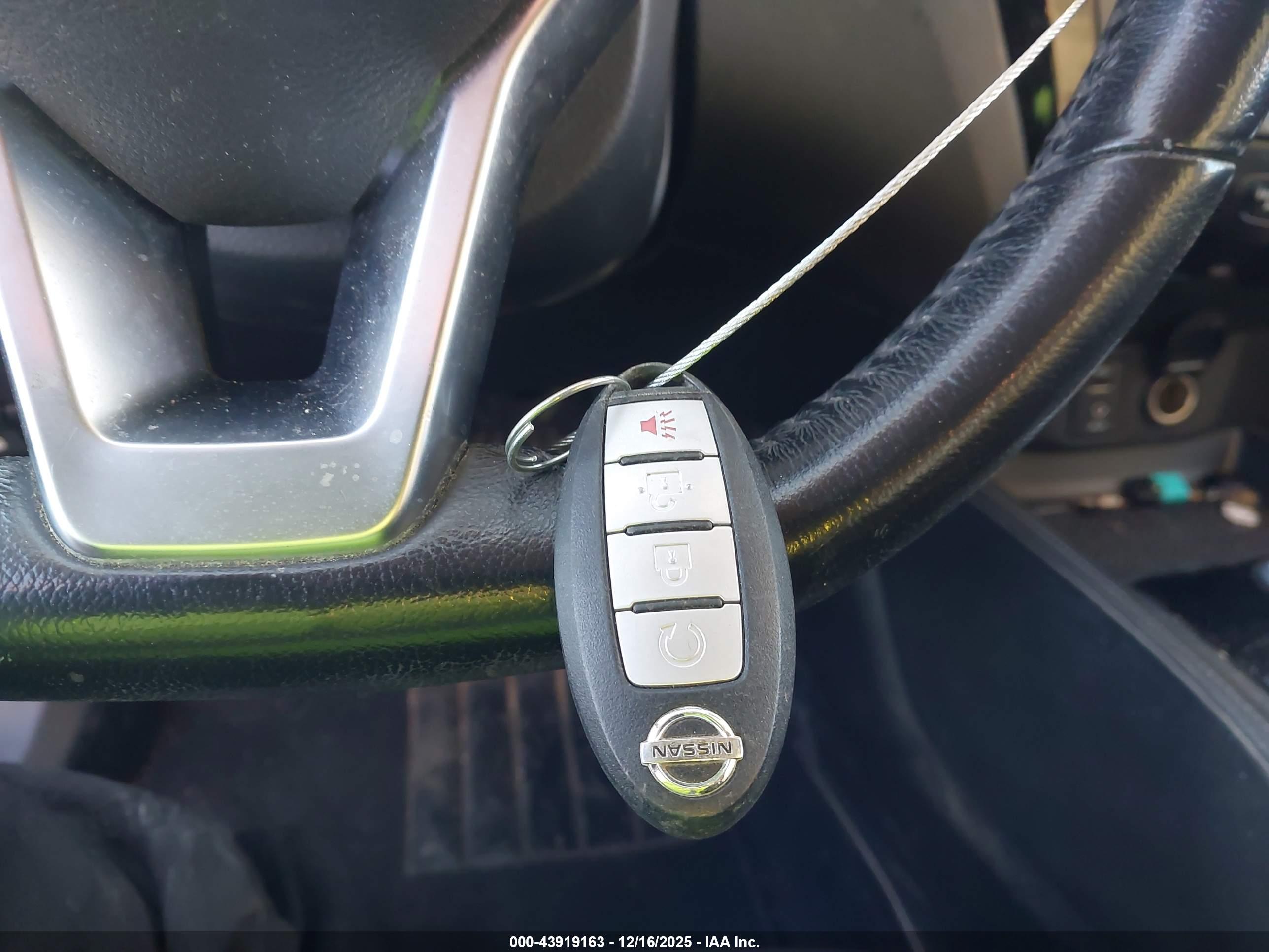 NISSAN ROGUE image 11