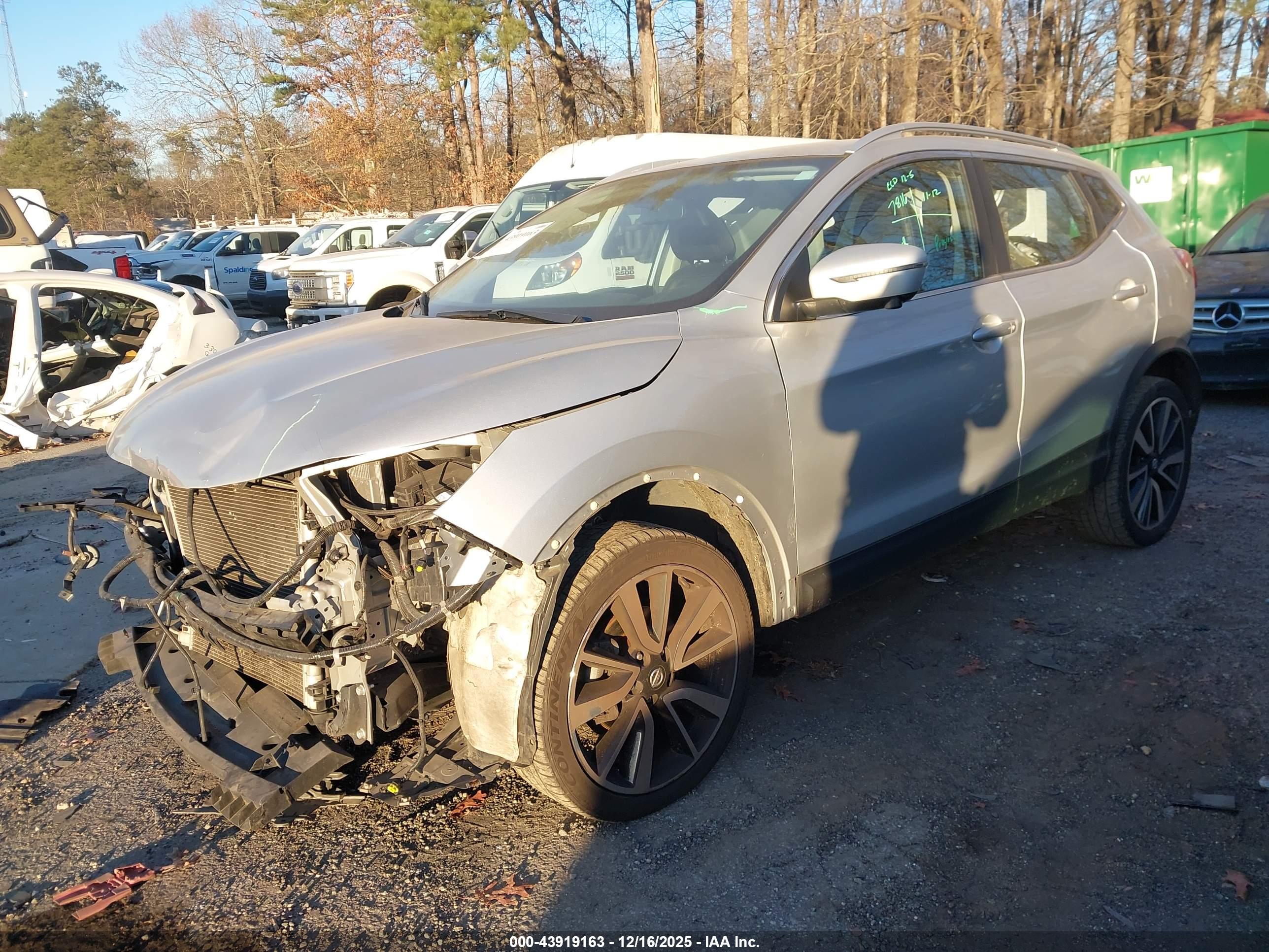 NISSAN ROGUE image 2