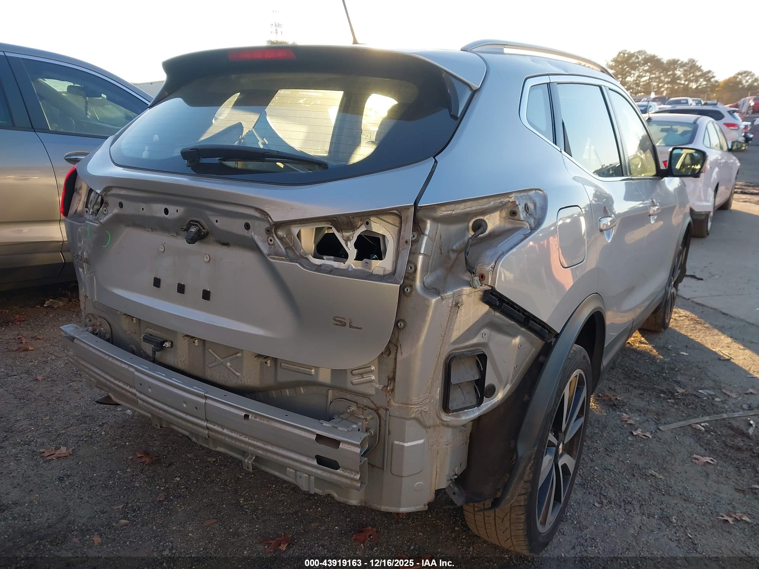NISSAN ROGUE image 4