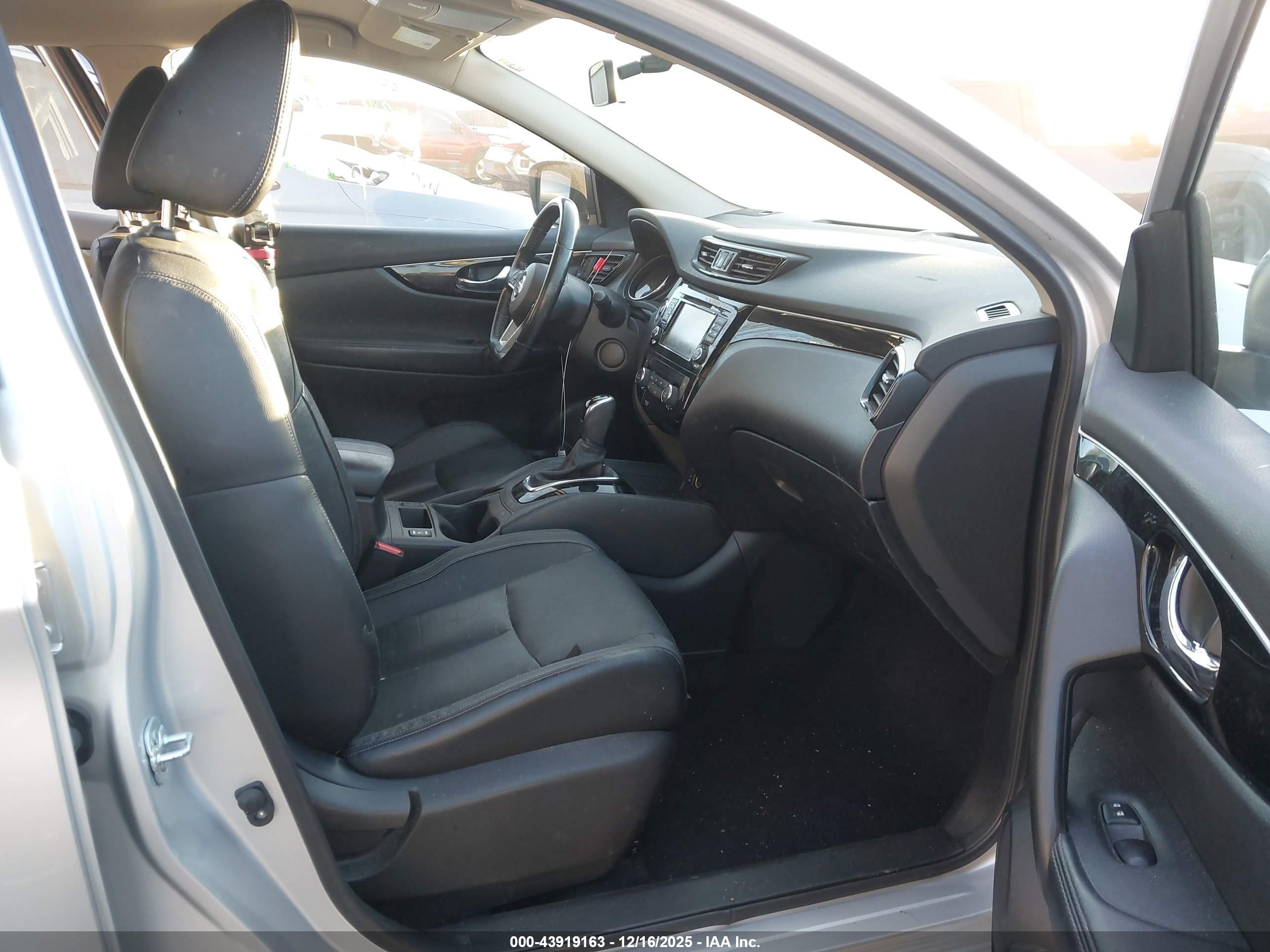 NISSAN ROGUE image 5