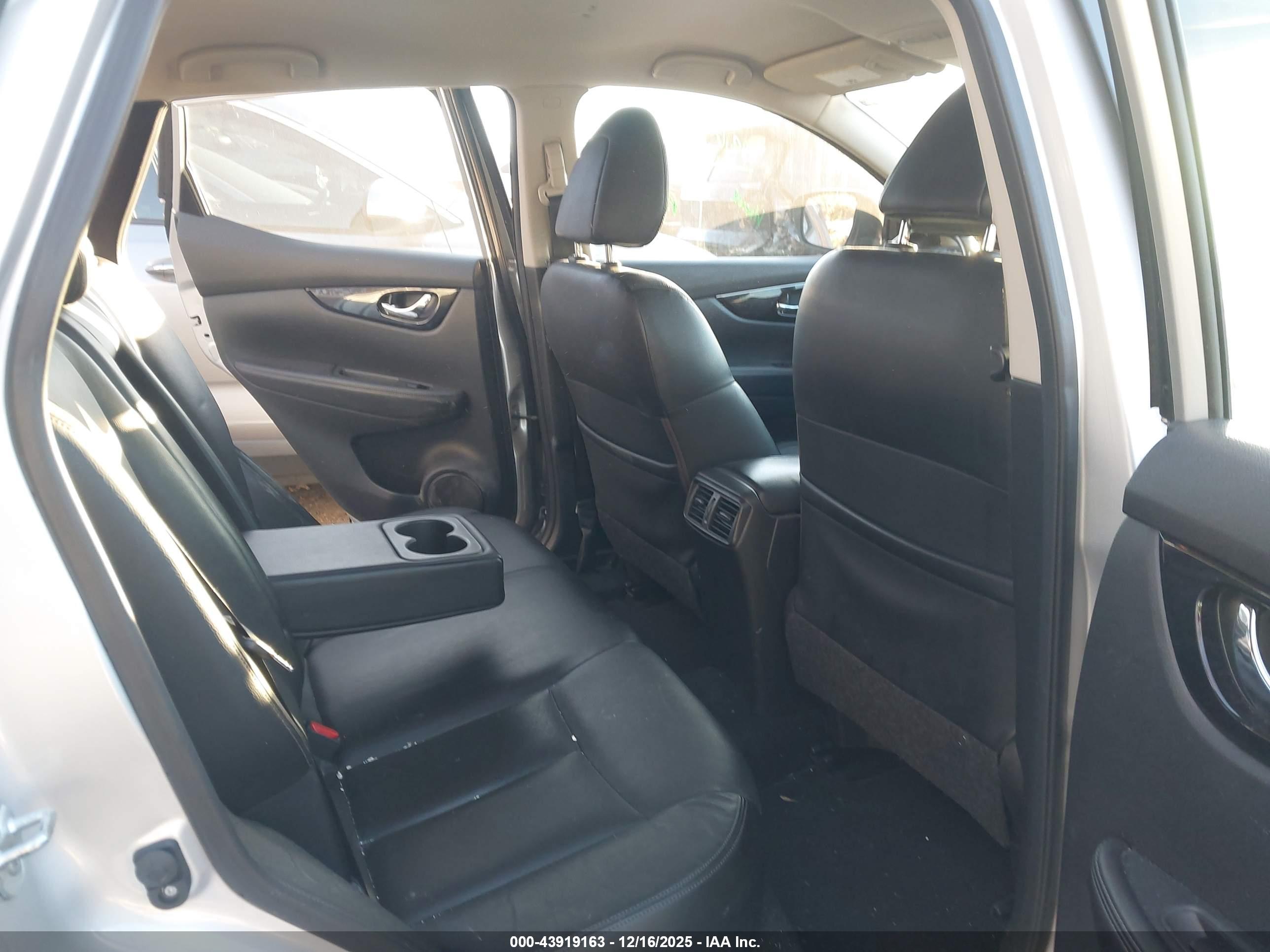 NISSAN ROGUE image 8