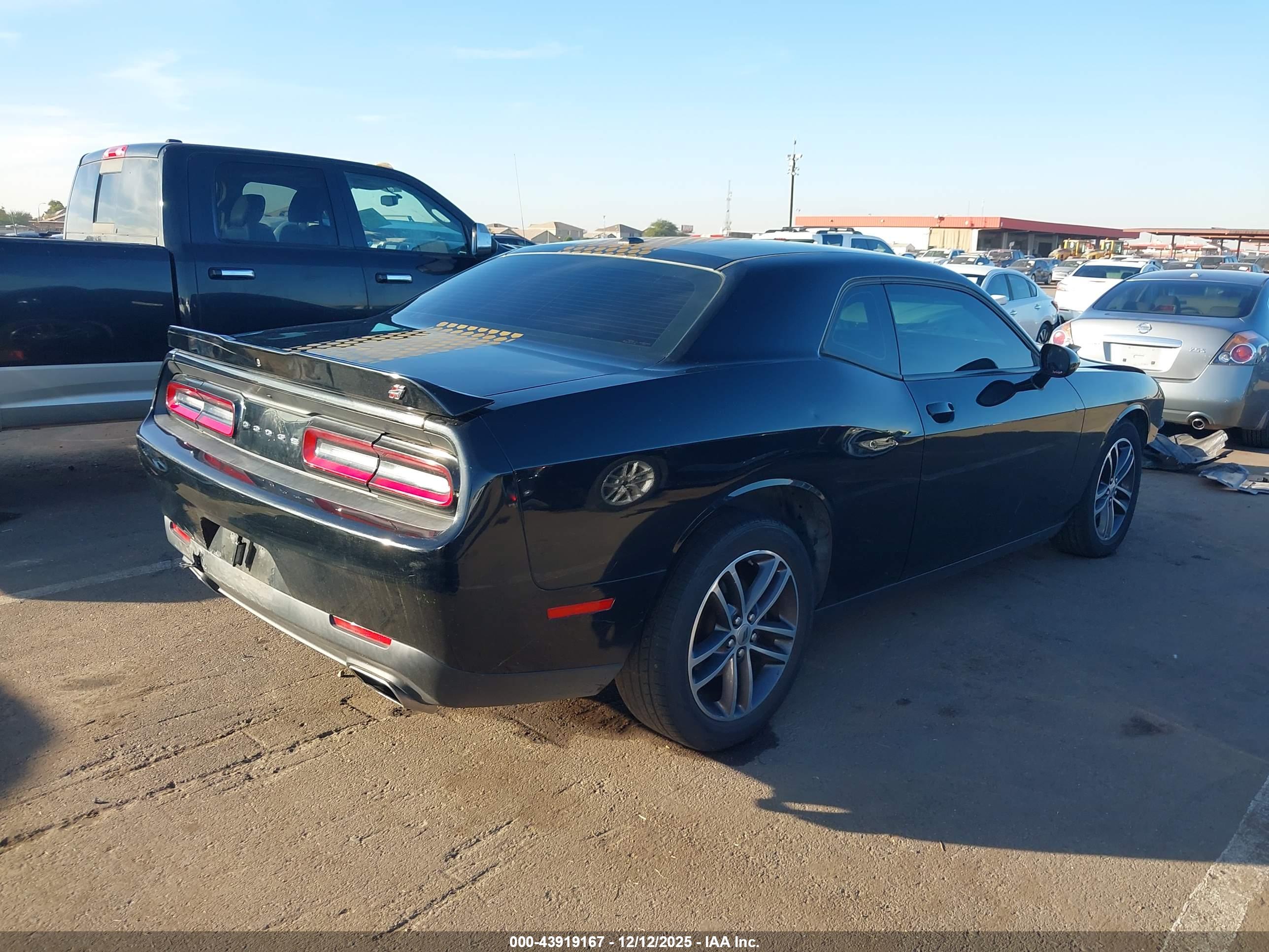DODGE CHALLENGER image 4