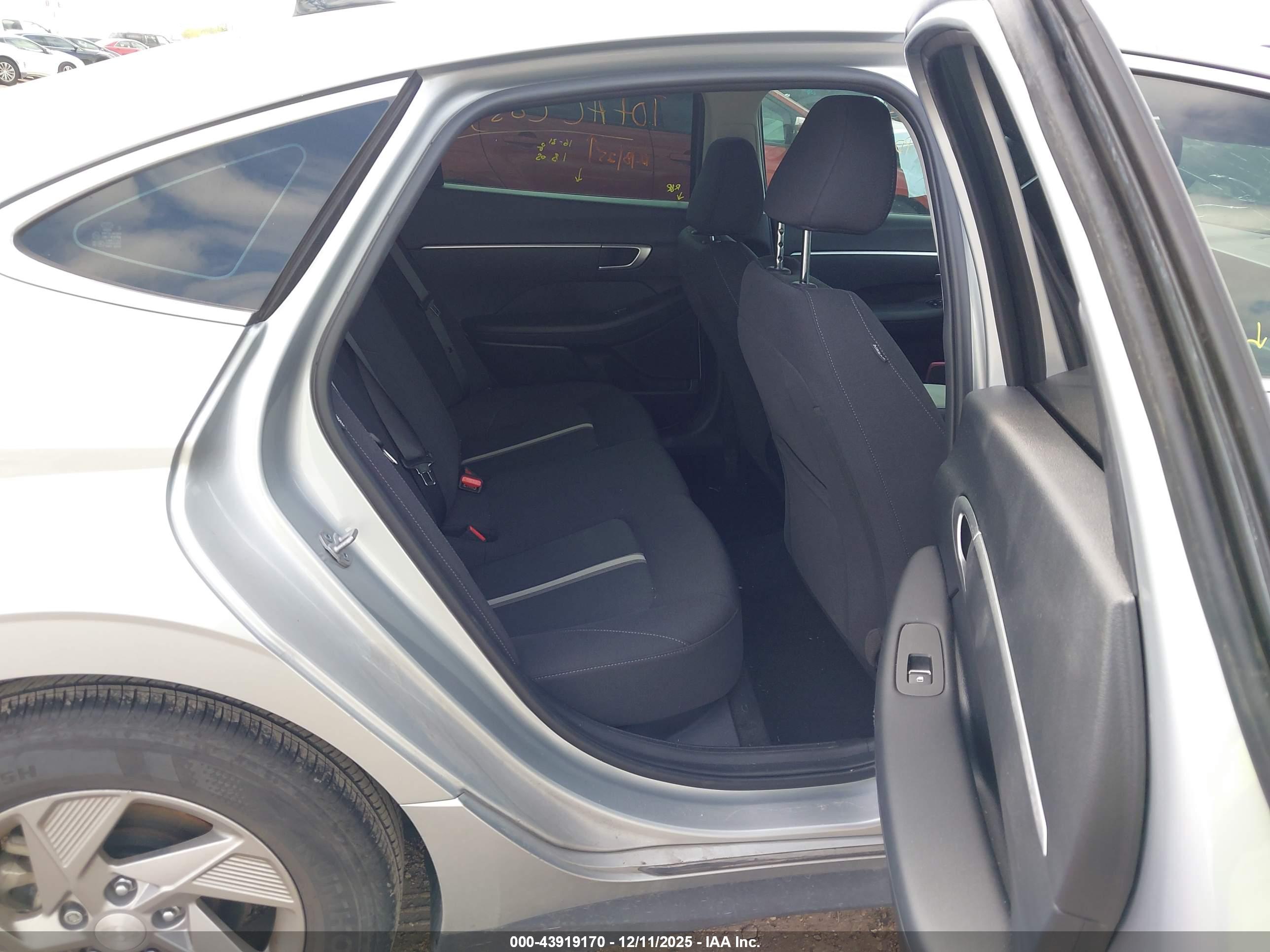 HYUNDAI SONATA image 8