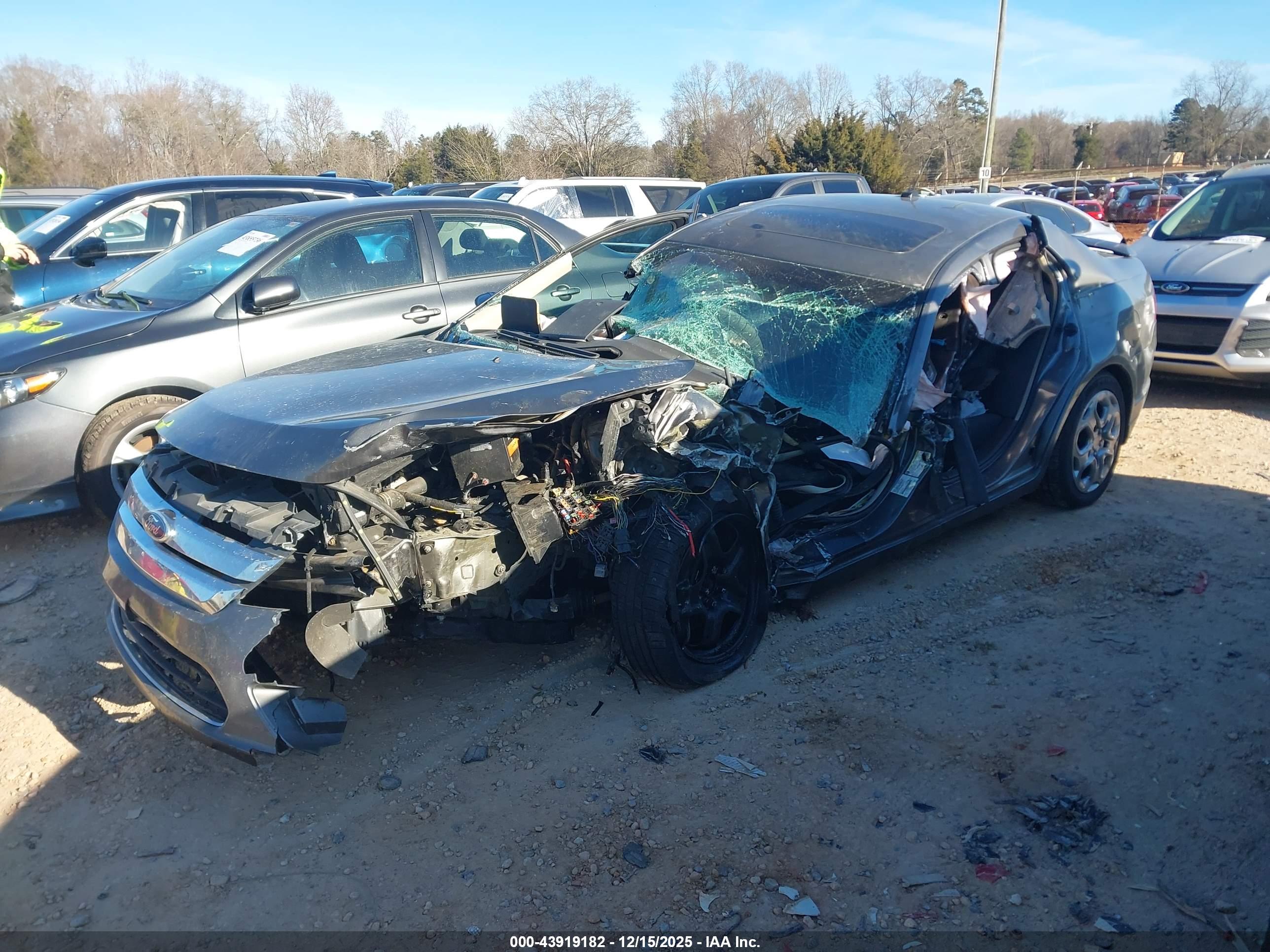 FORD FUSION image 2