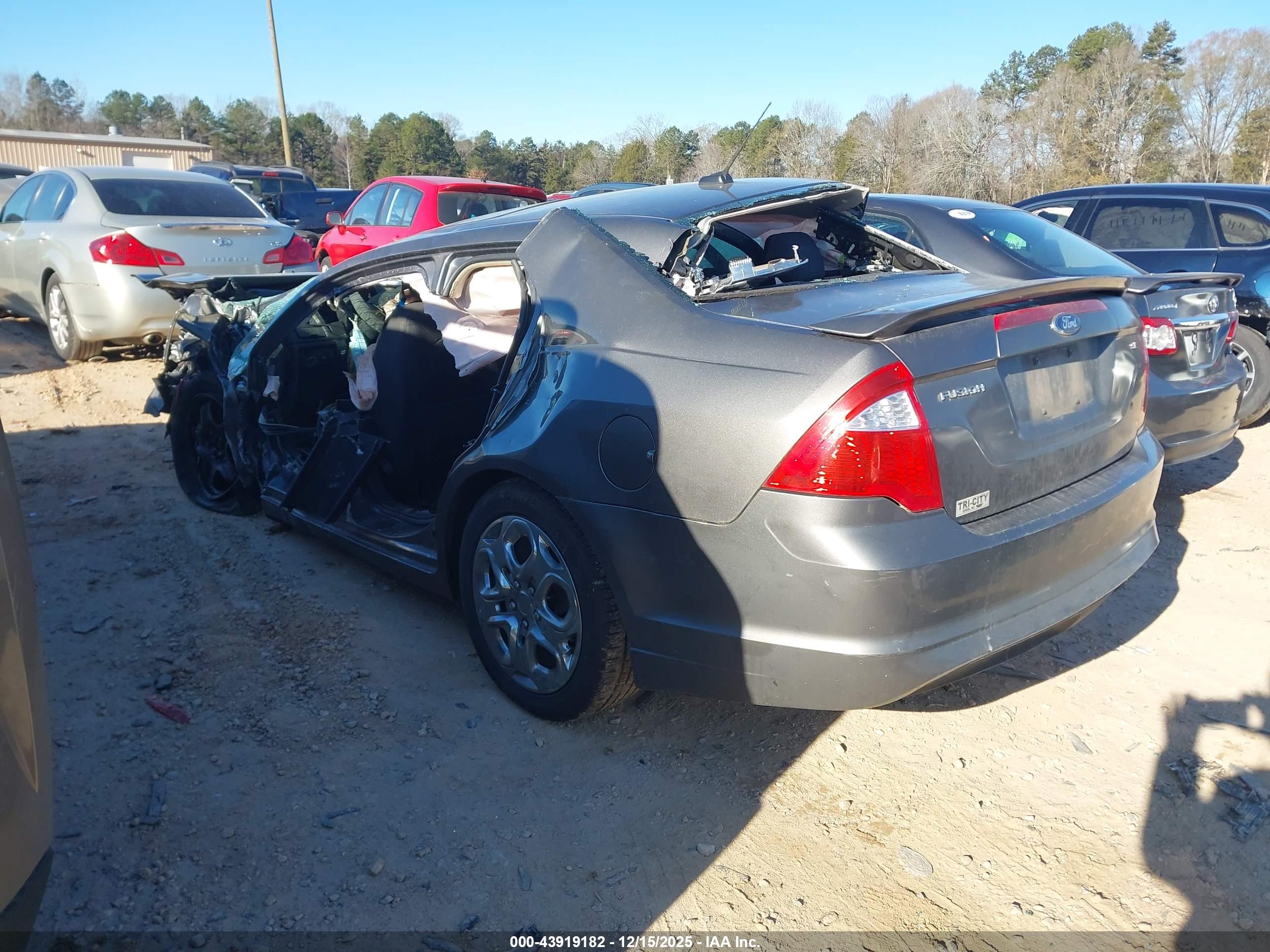 FORD FUSION image 3