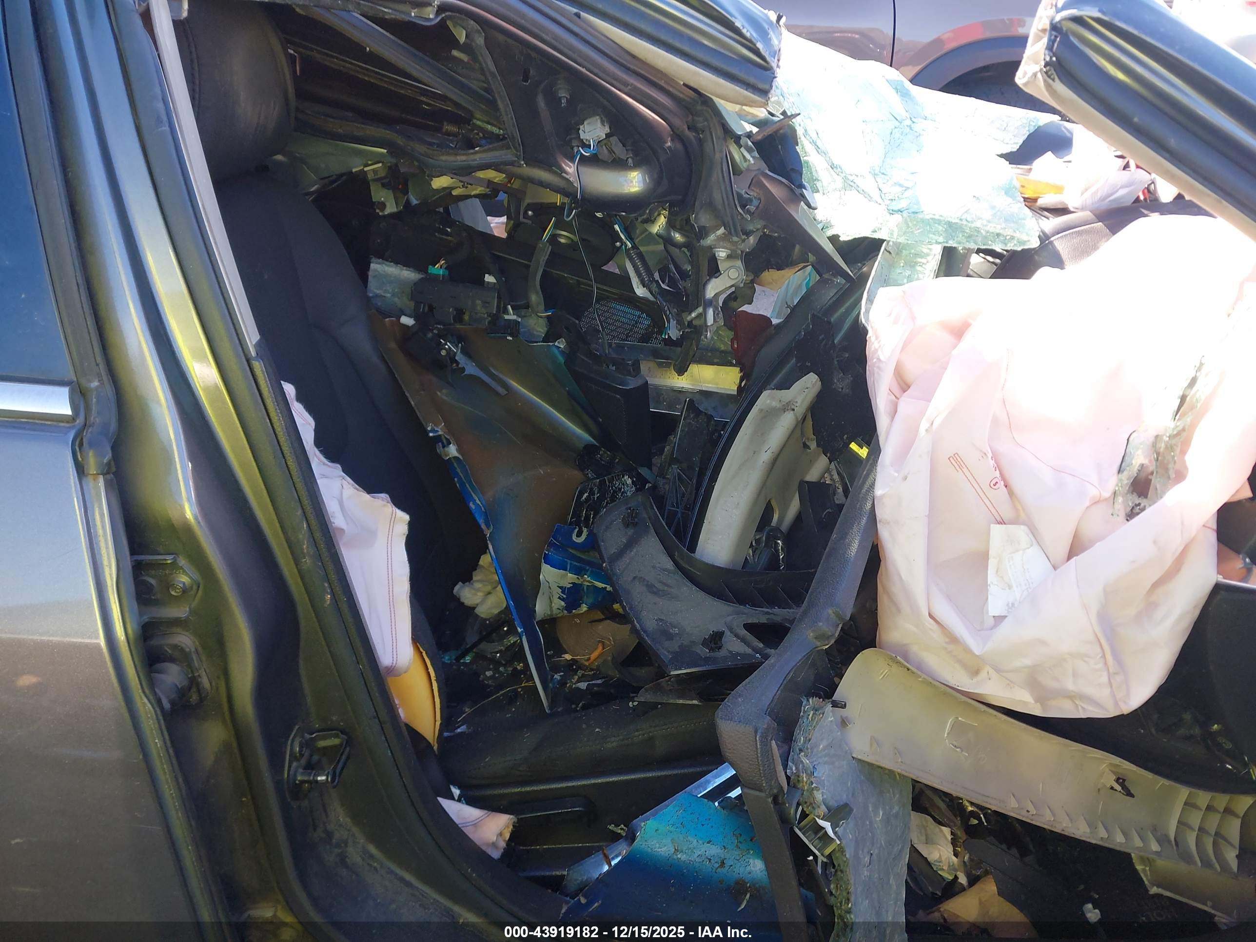 FORD FUSION image 5