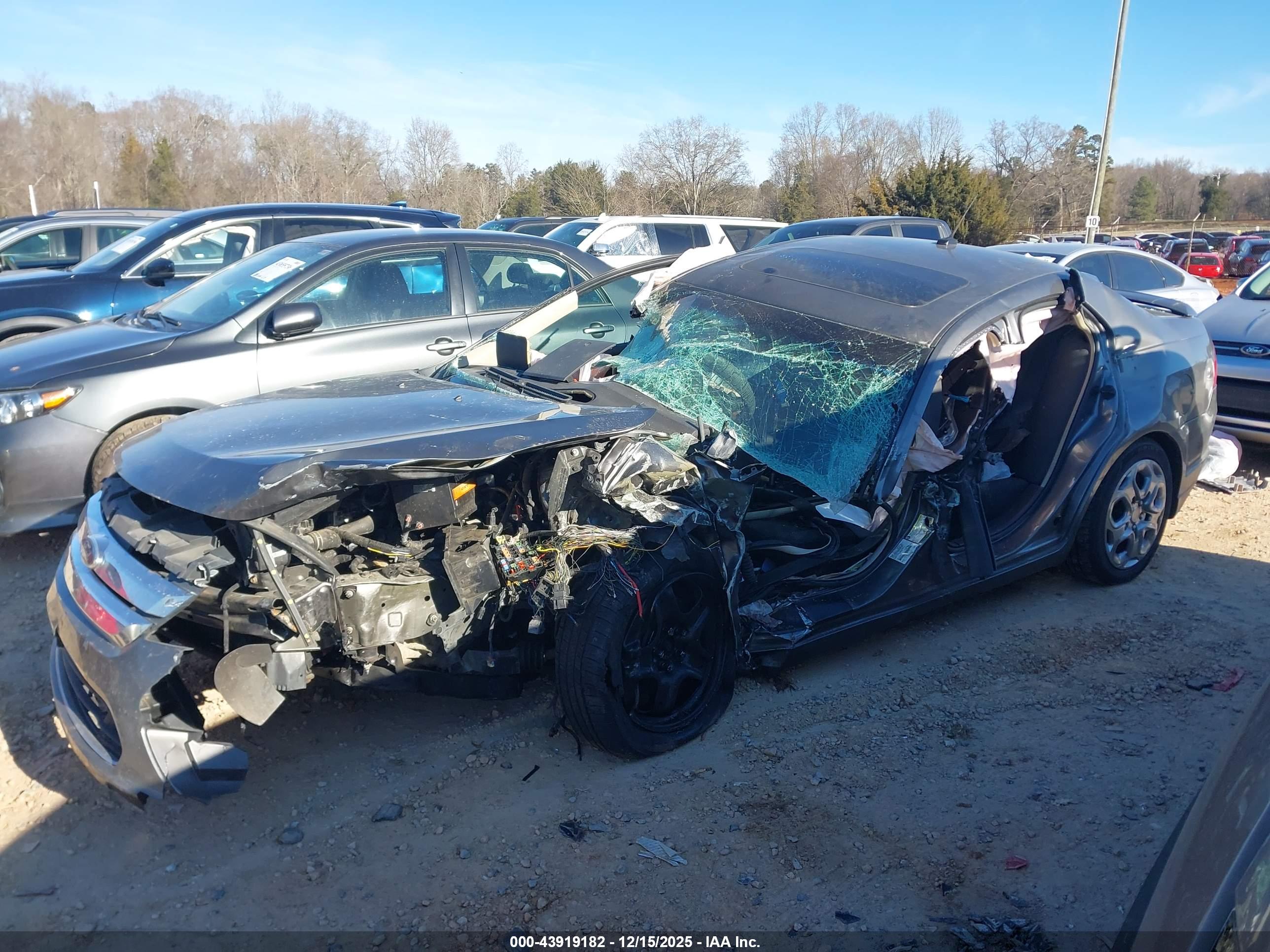 FORD FUSION image 6