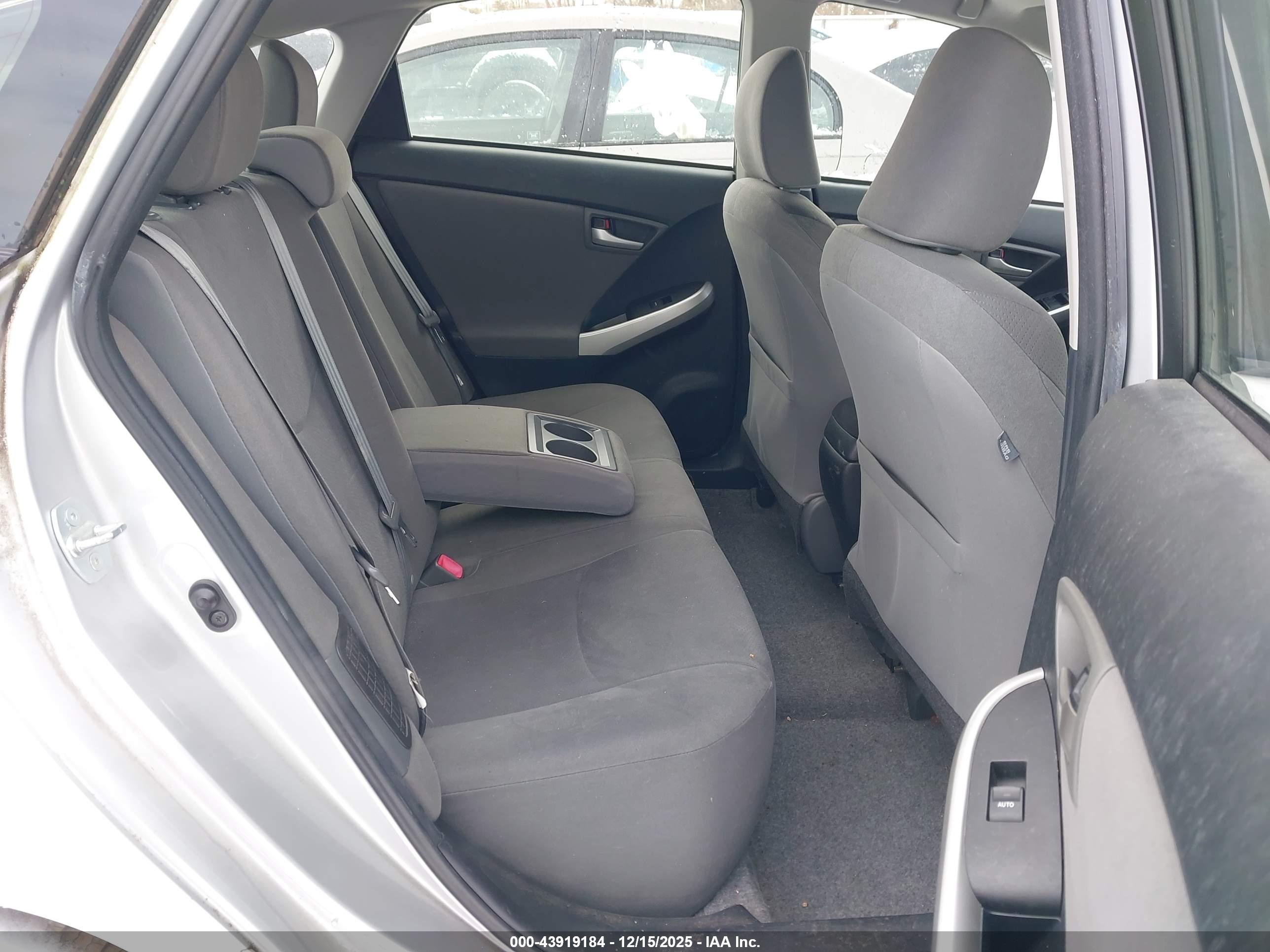 TOYOTA PRIUS image 8