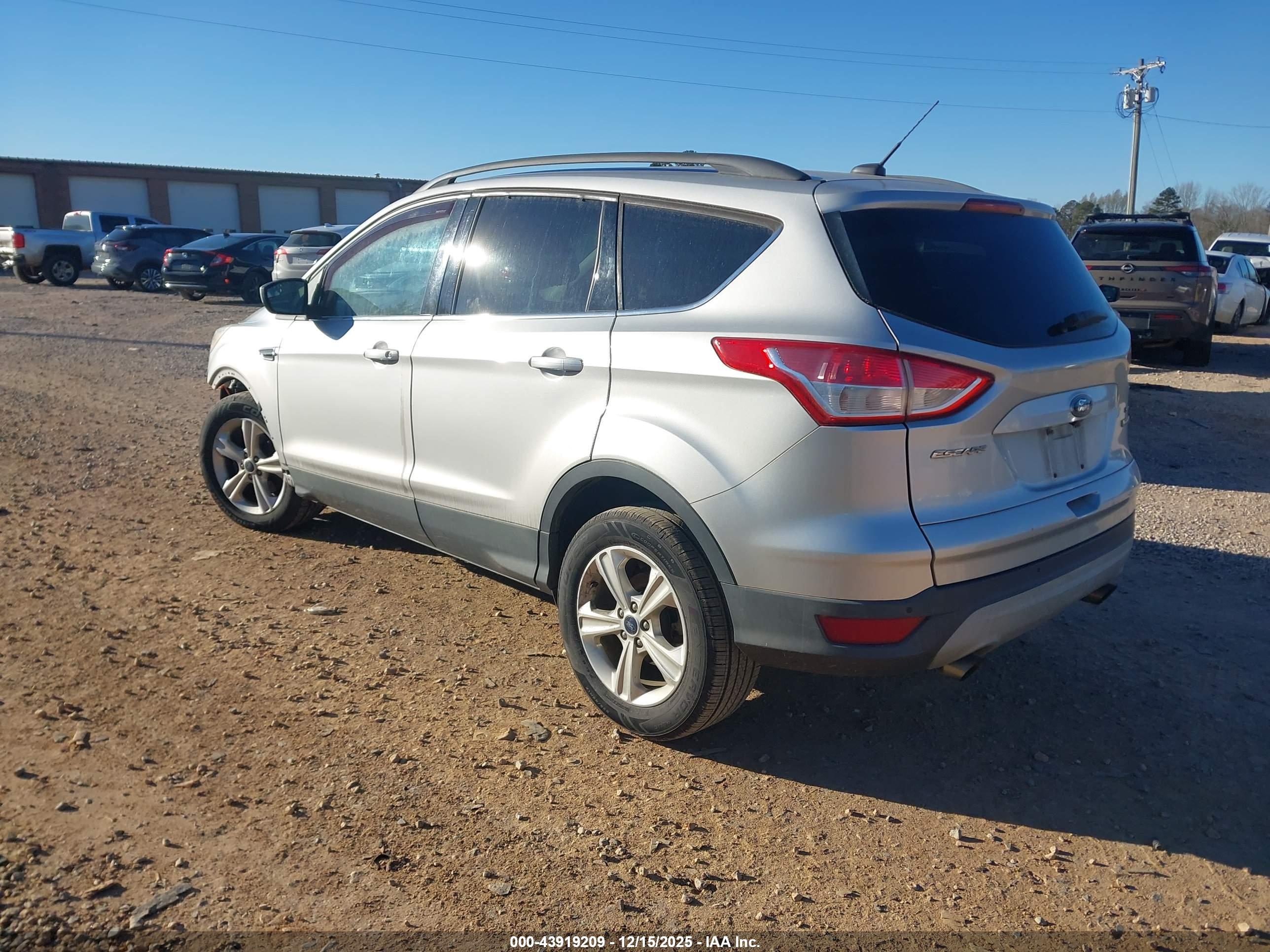 FORD ESCAPE image 3