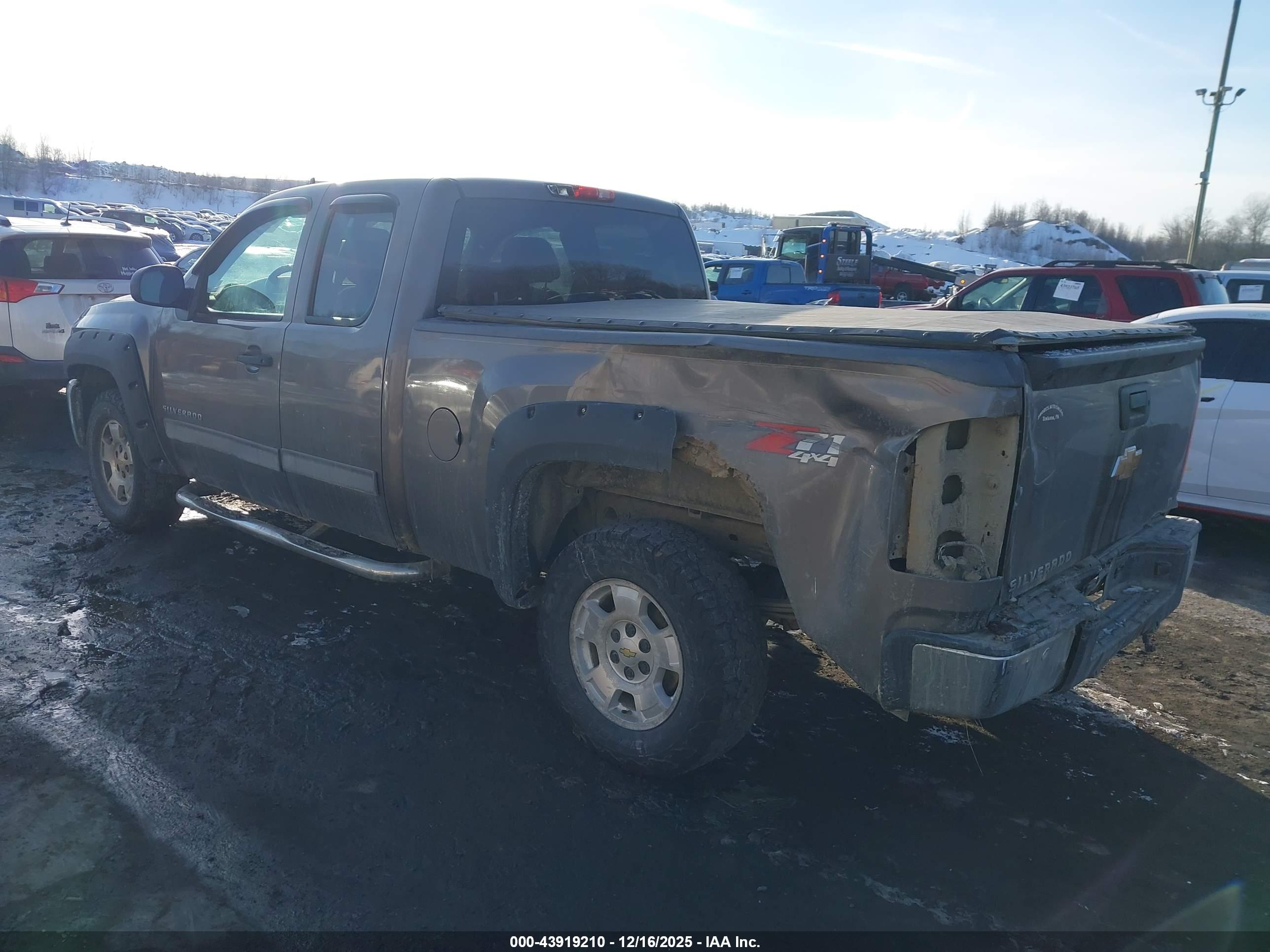 CHEVROLET SILVERADO image 3