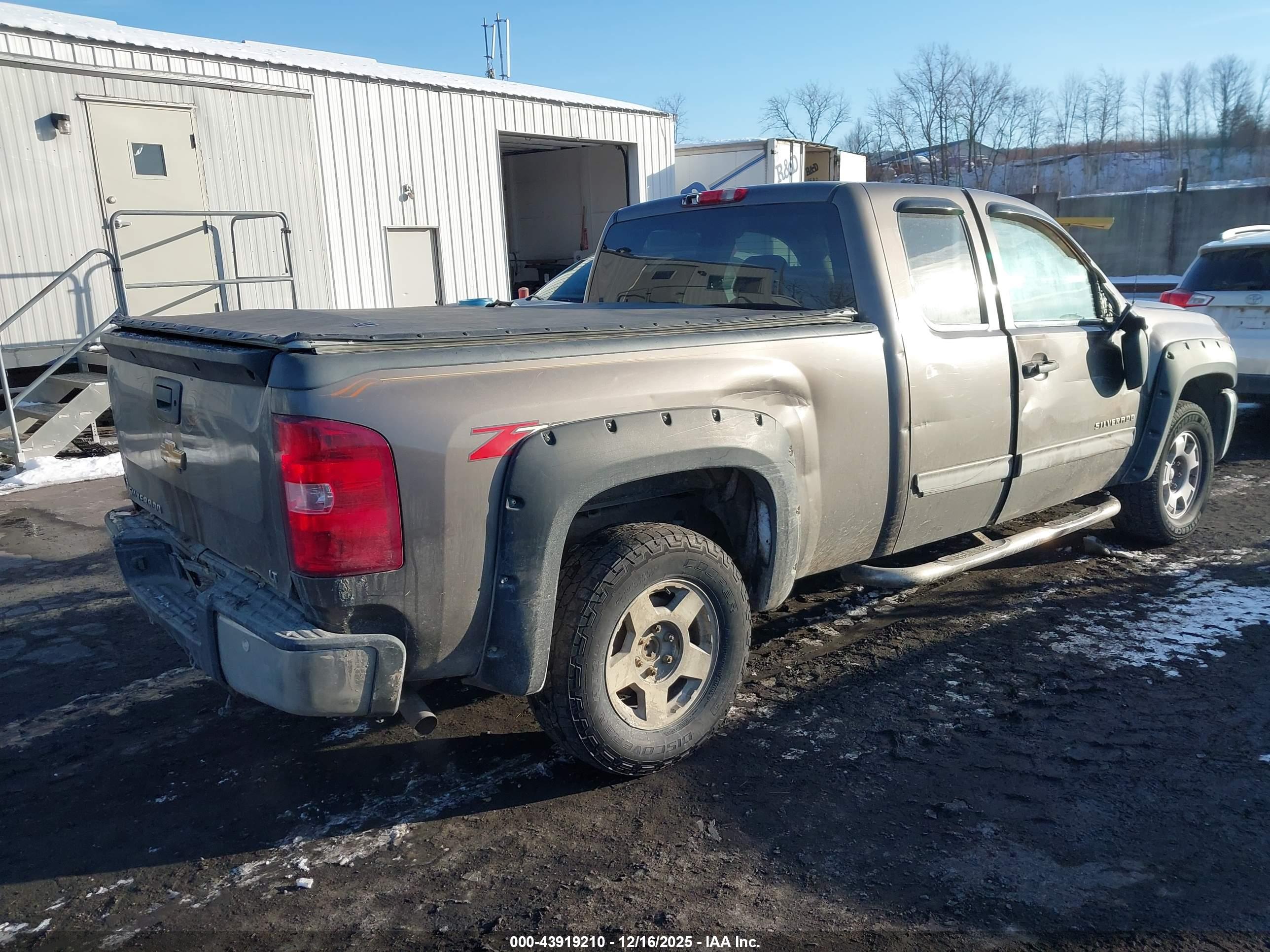 CHEVROLET SILVERADO image 4