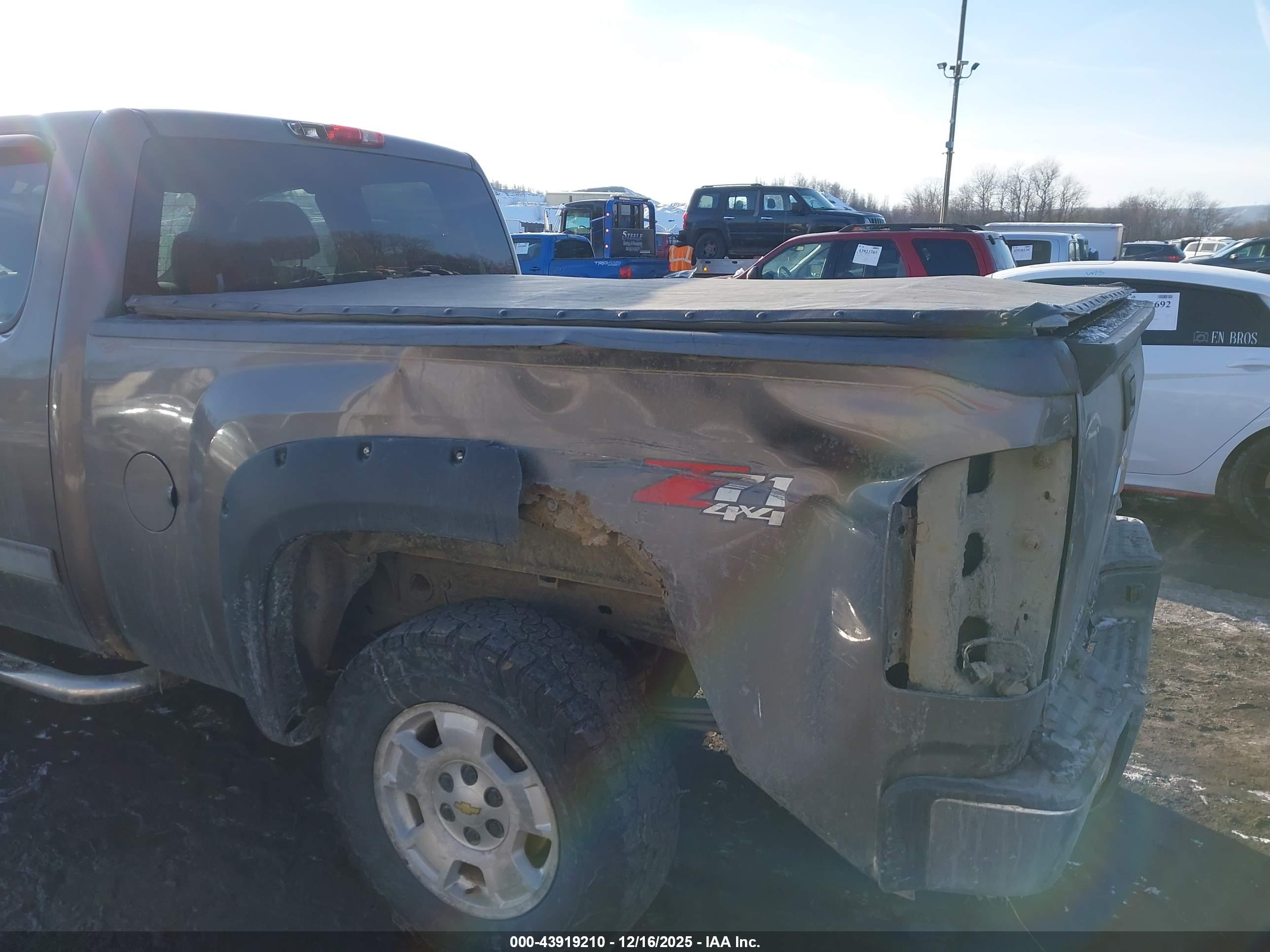 CHEVROLET SILVERADO image 6