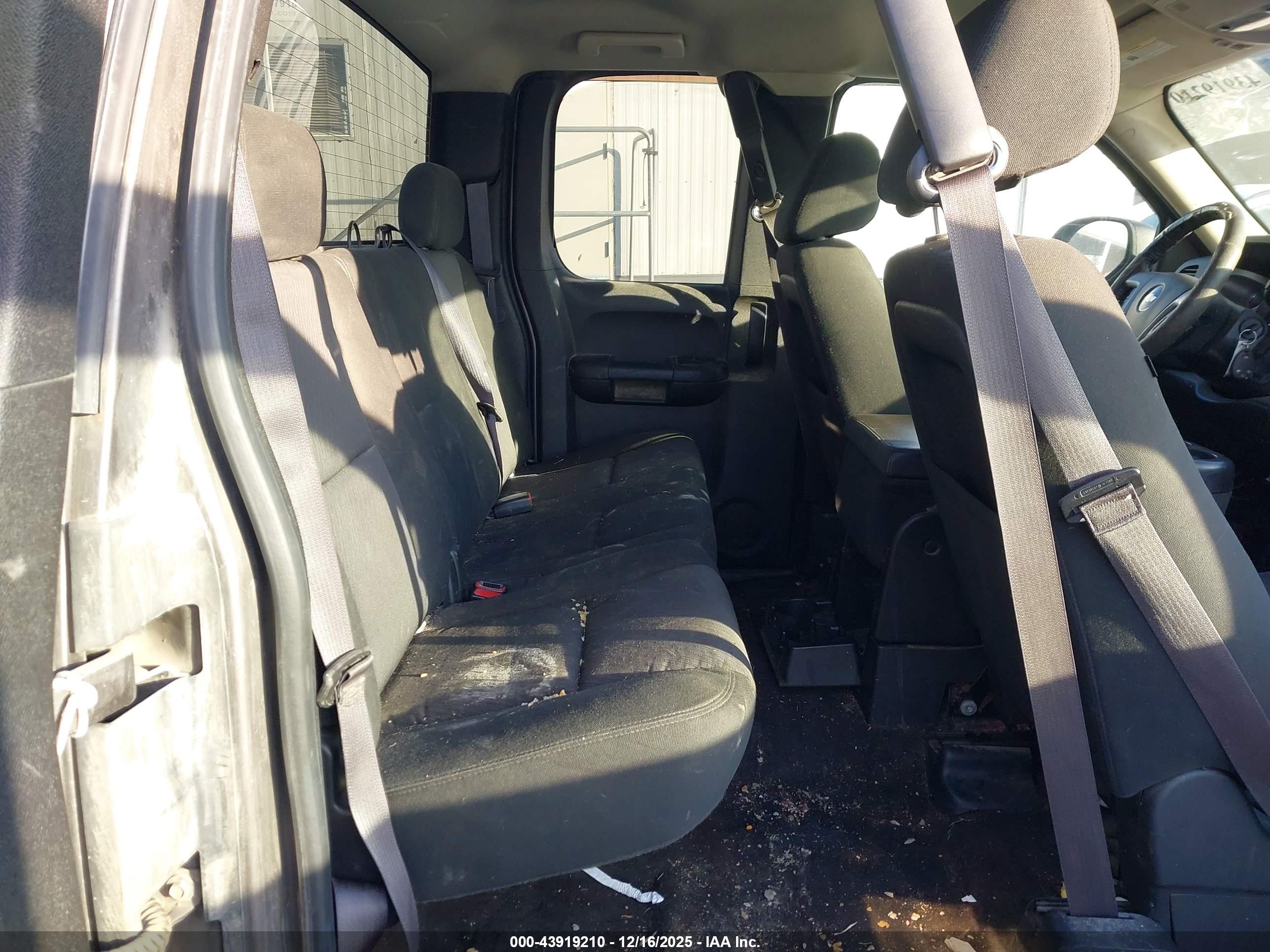 CHEVROLET SILVERADO image 8