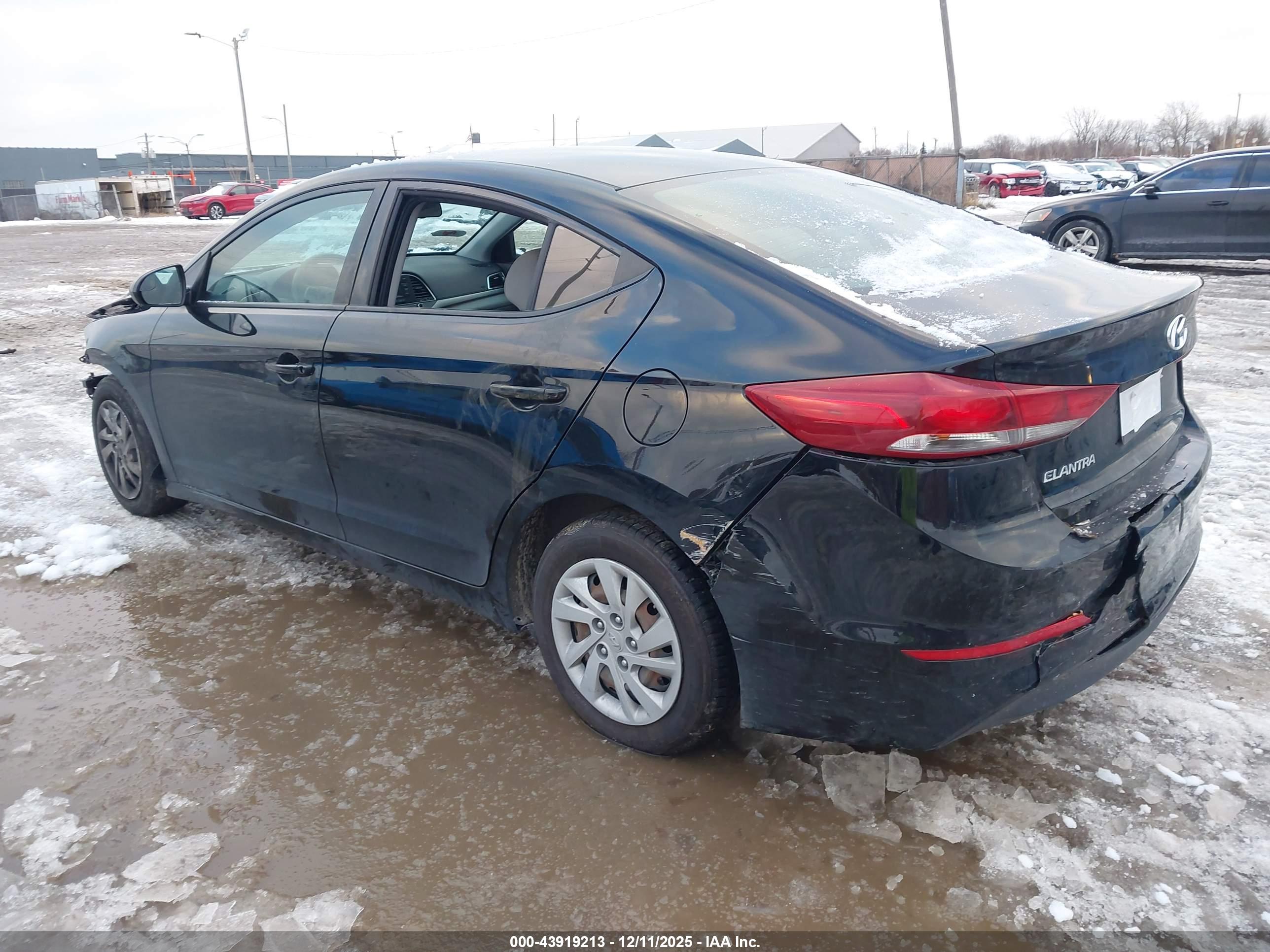 HYUNDAI ELANTRA image 3