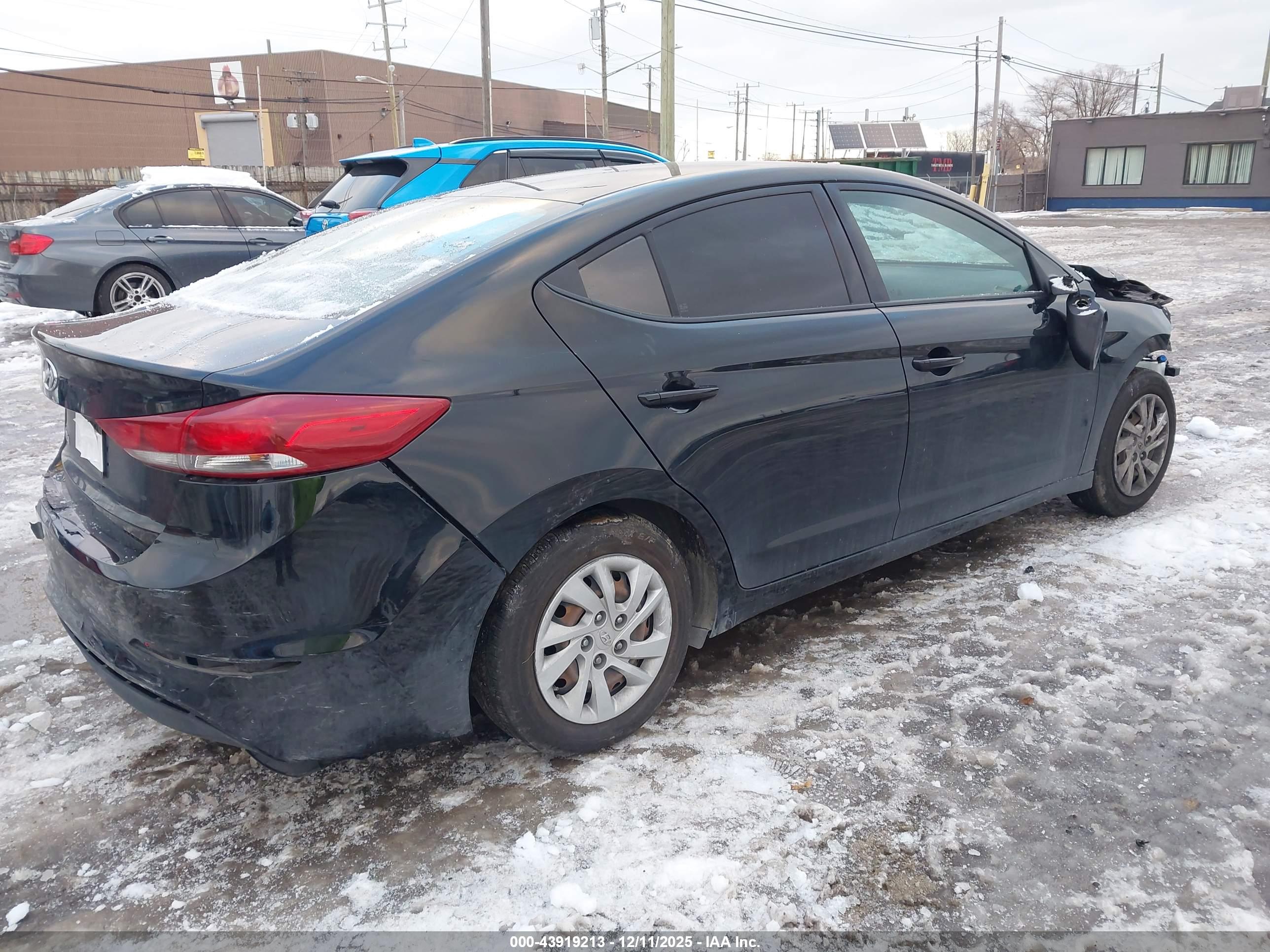 HYUNDAI ELANTRA image 4