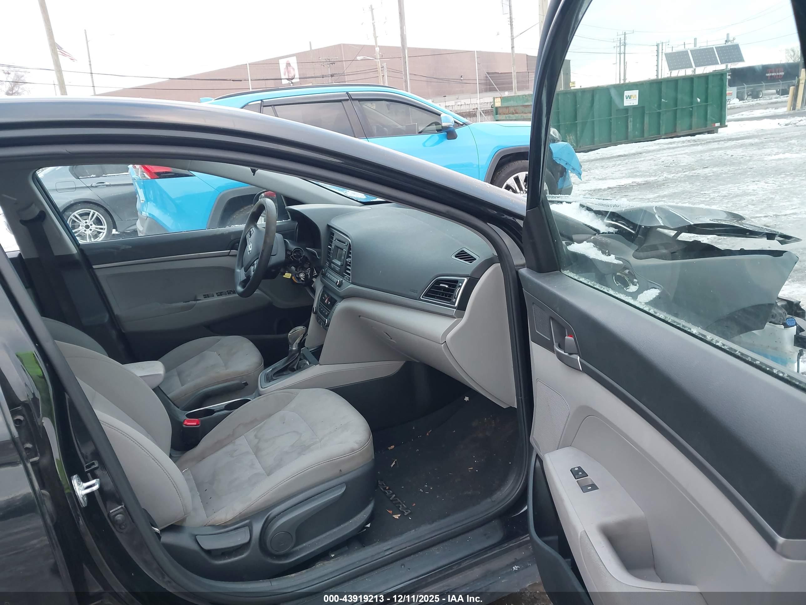 HYUNDAI ELANTRA image 5