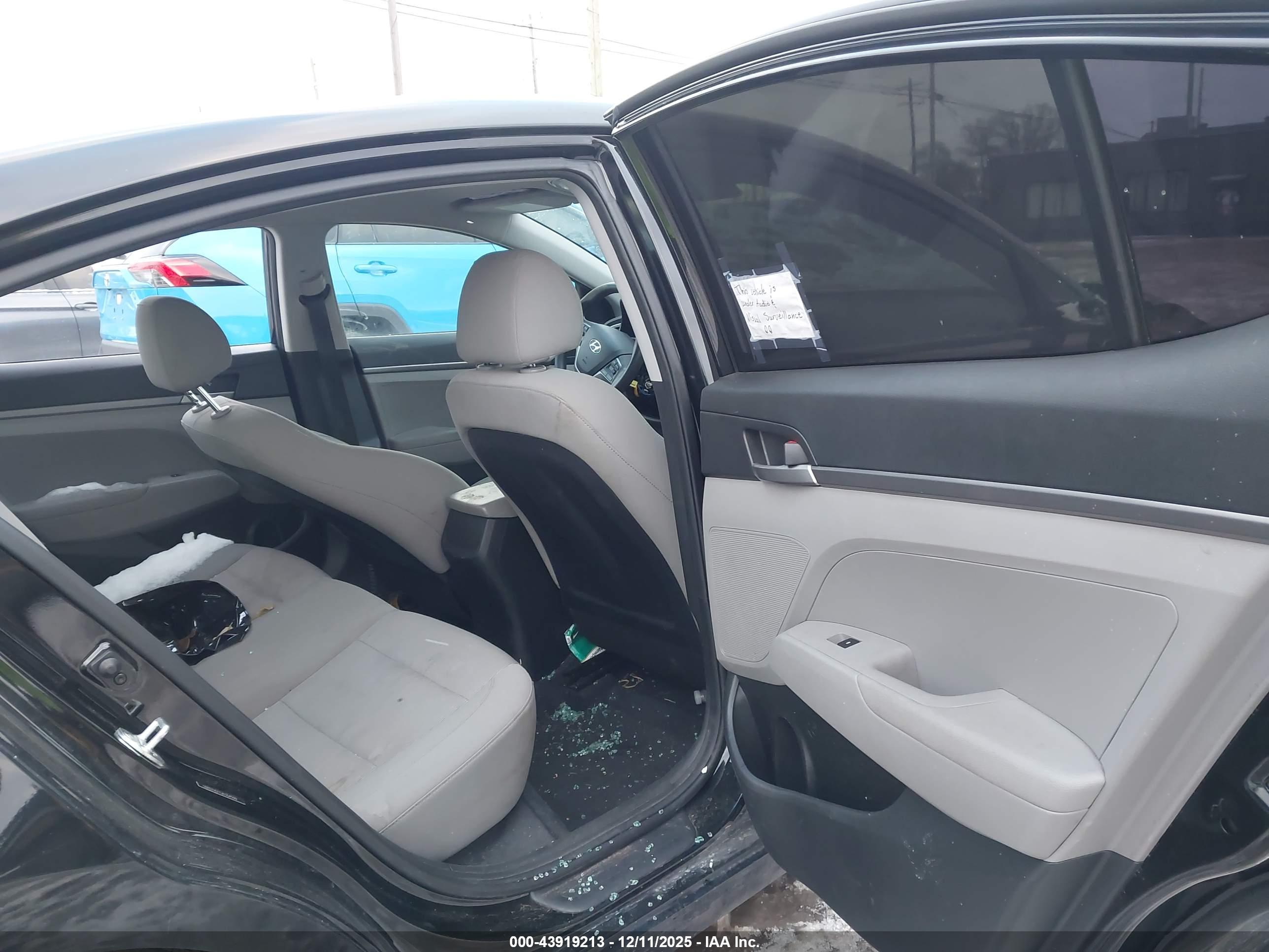 HYUNDAI ELANTRA image 8