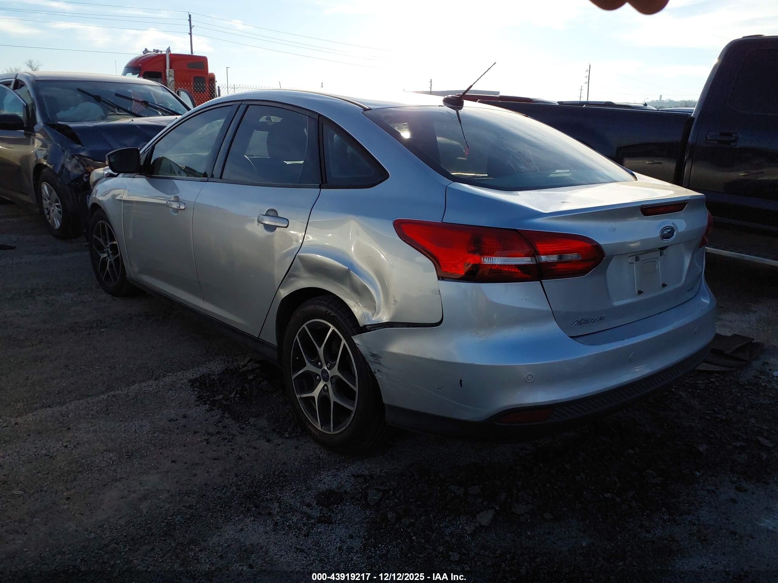 FORD FOCUS image 3