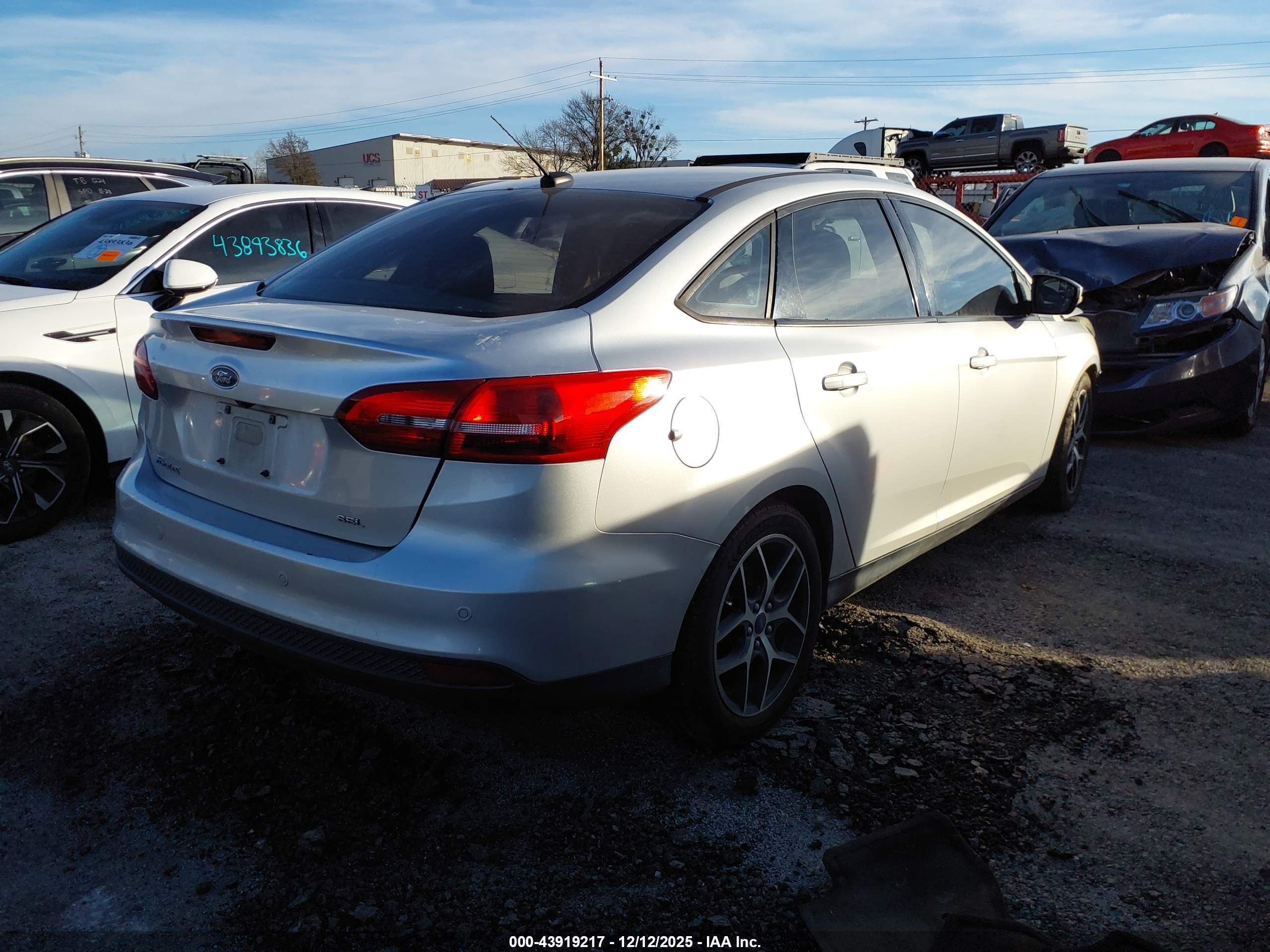 FORD FOCUS image 4