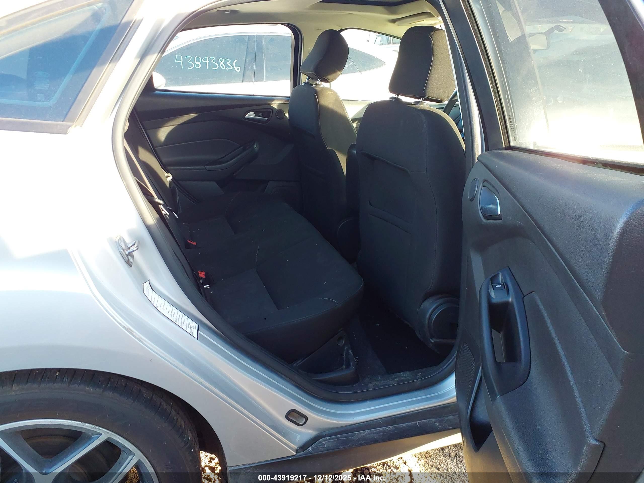 FORD FOCUS image 8