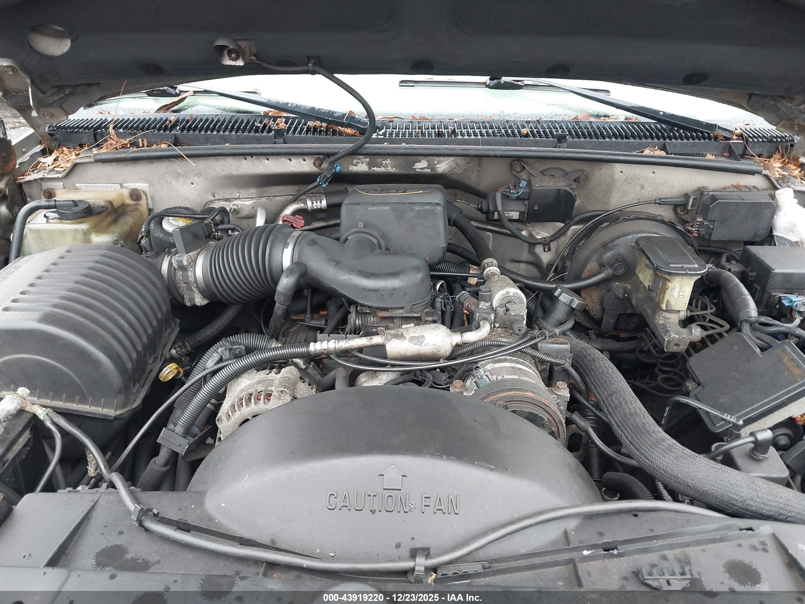 CHEVROLET SUBURBAN image 10