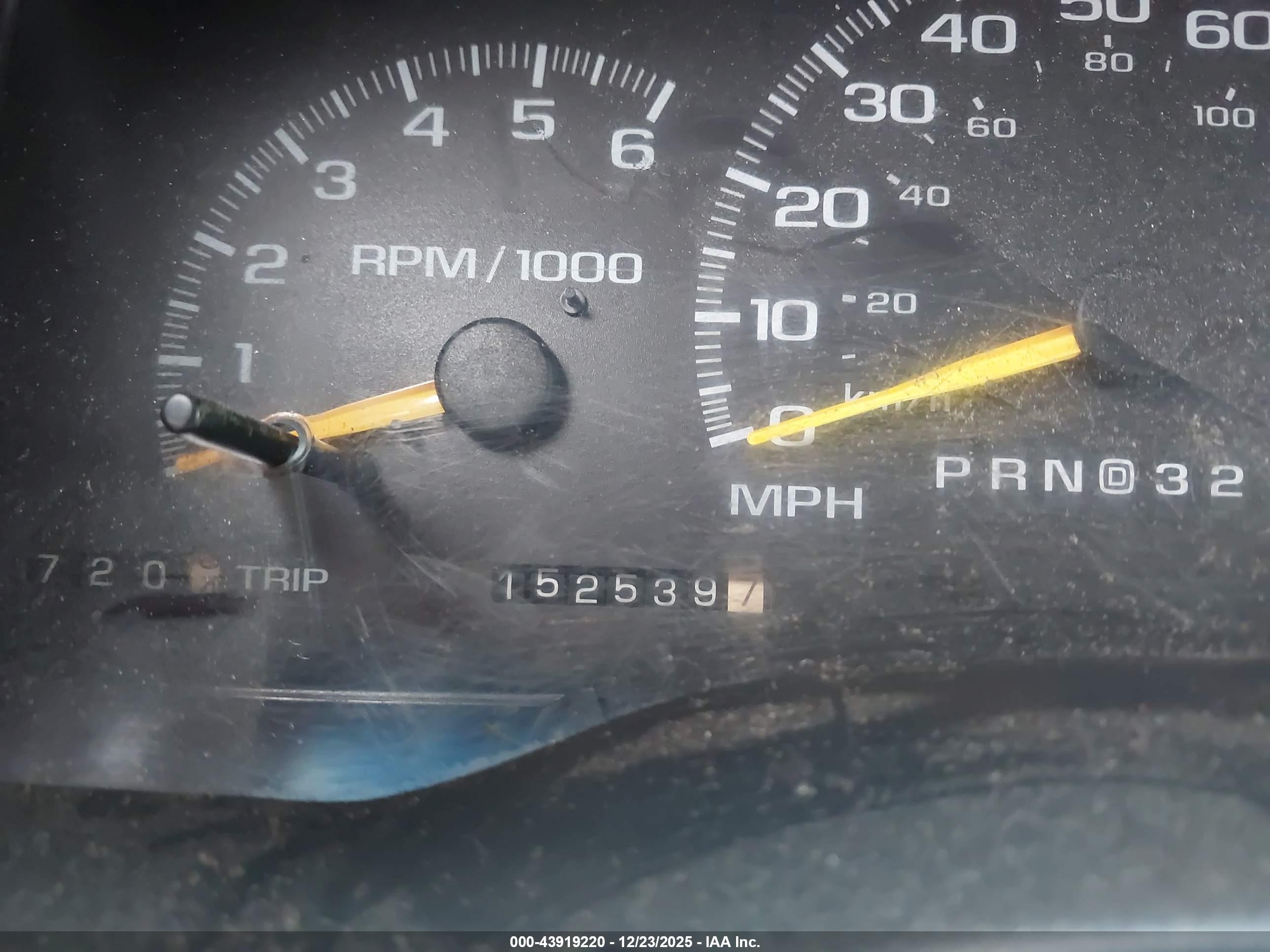 CHEVROLET SUBURBAN image 7