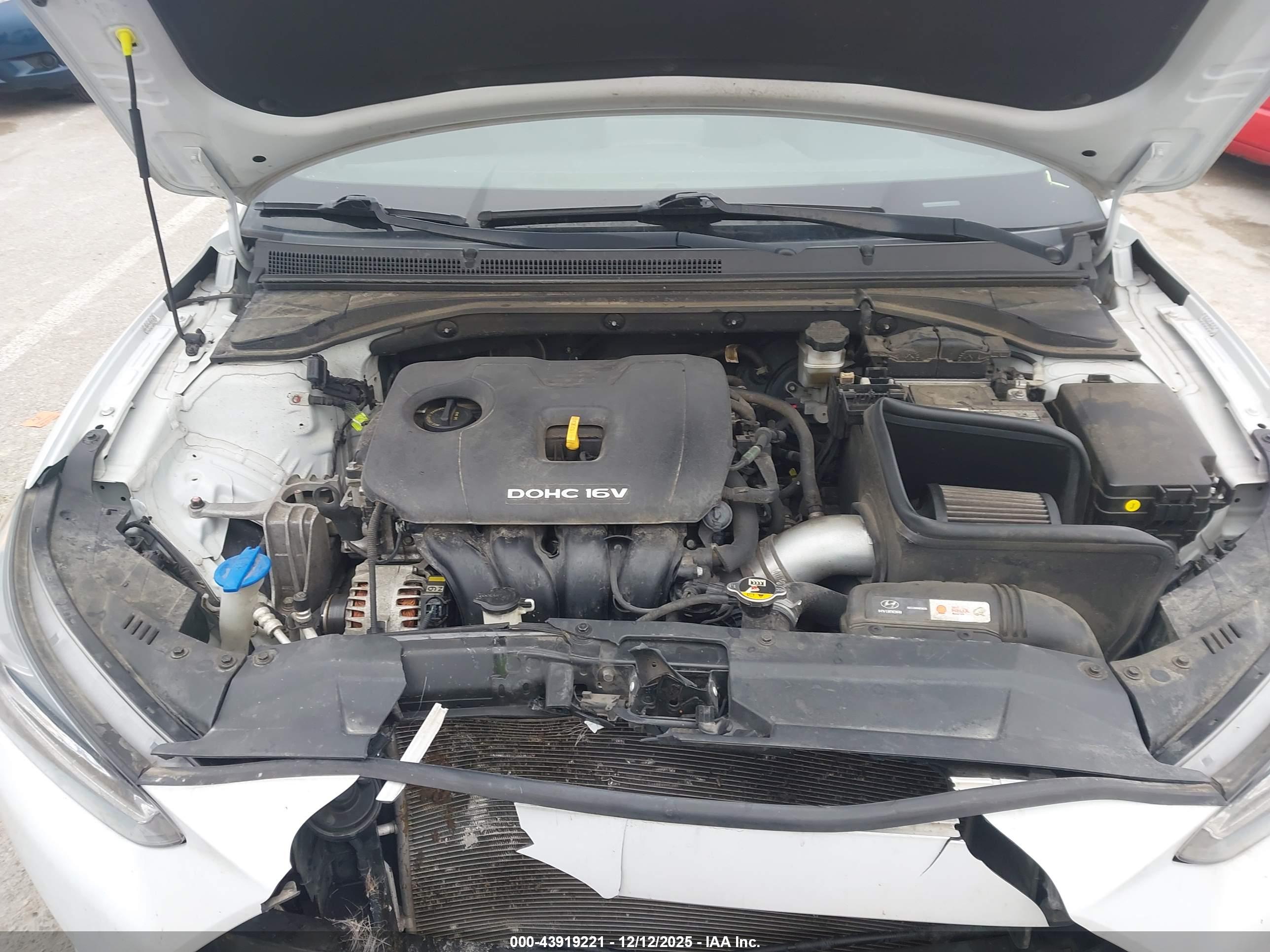 HYUNDAI VELOSTER image 10