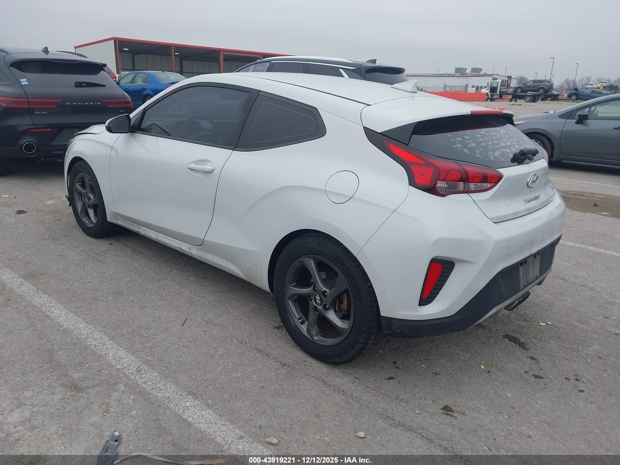 HYUNDAI VELOSTER image 3