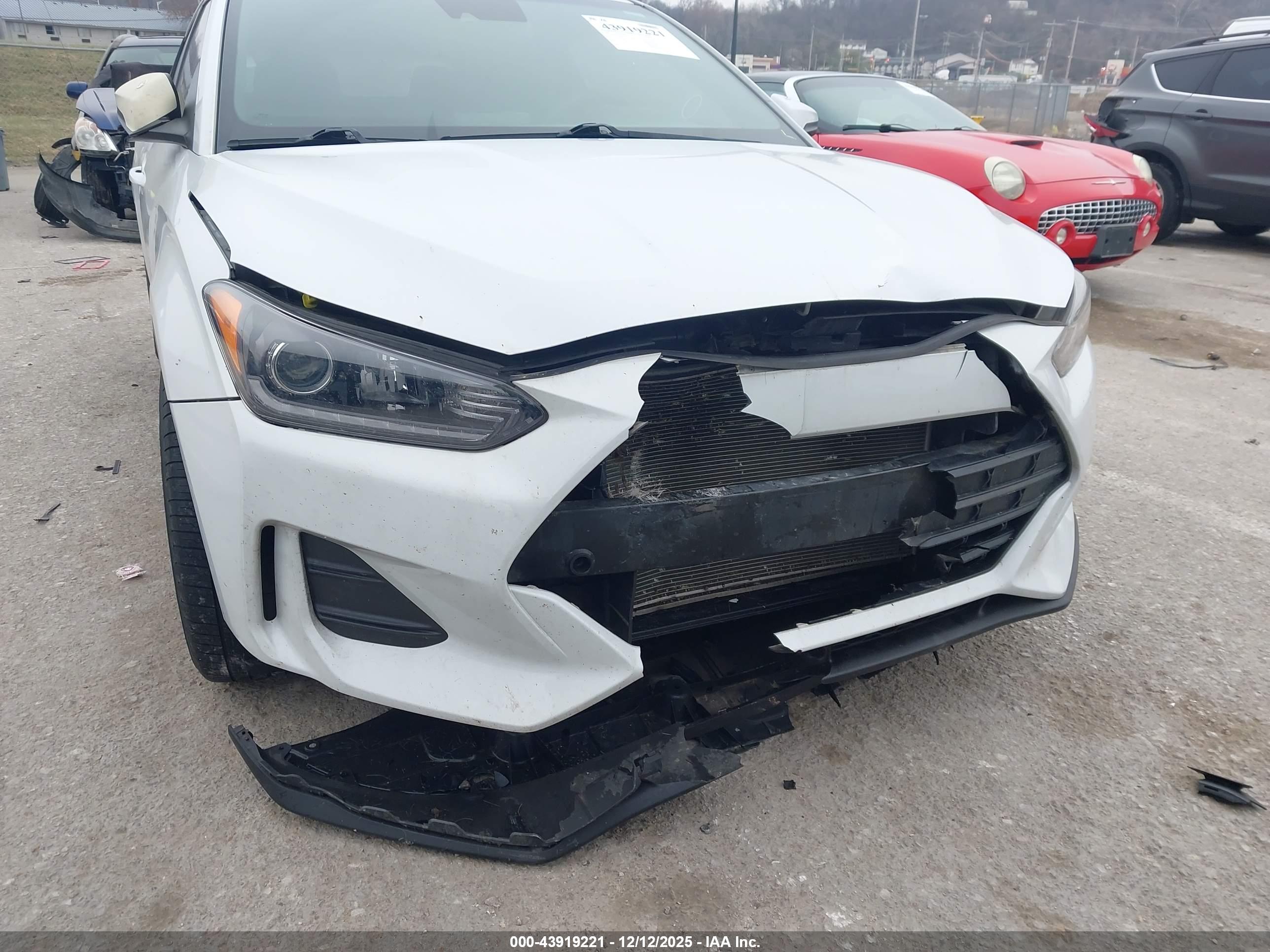 HYUNDAI VELOSTER image 6